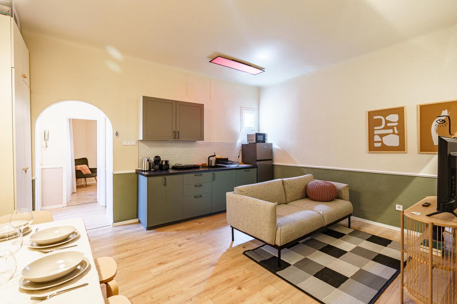 Sunny luxurious two bedroom home at Jewish district view 4