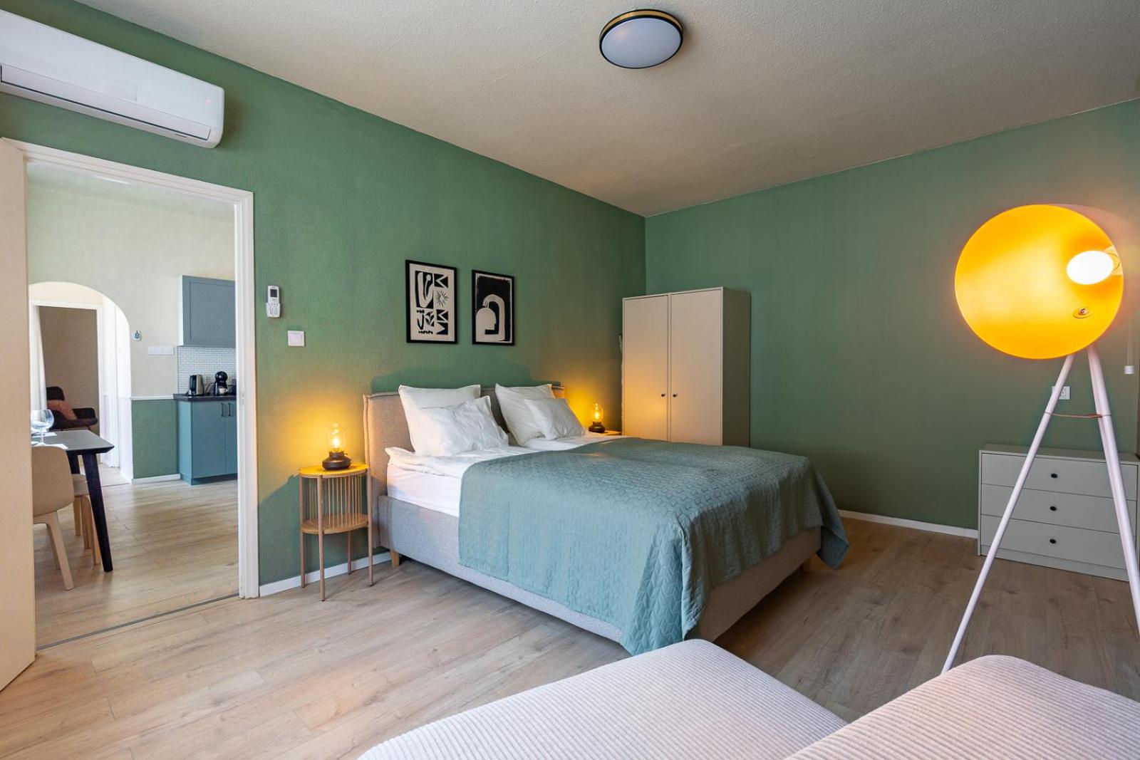 Sunny luxurious two bedroom home at Jewish district view 5