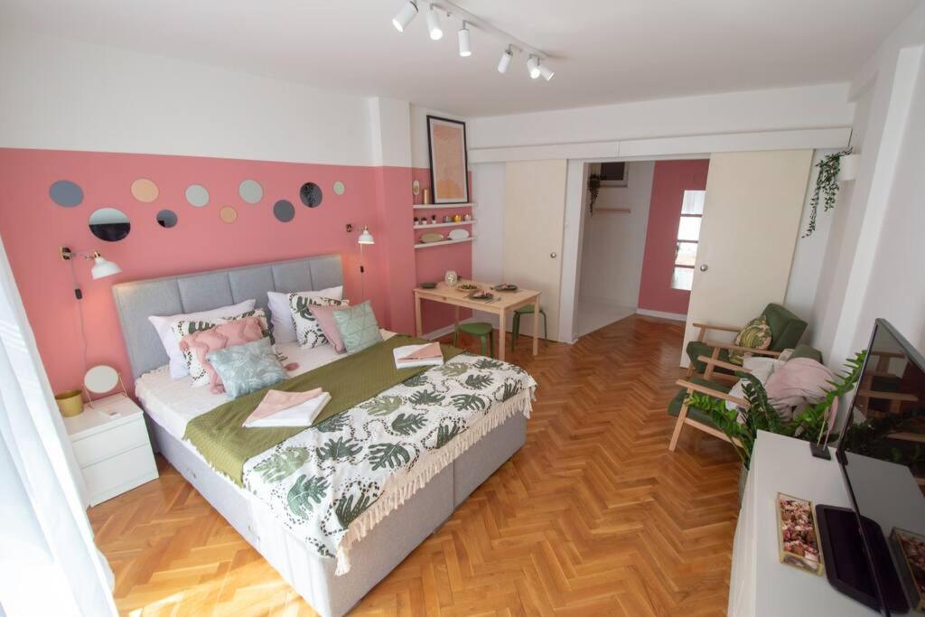PINK & GREEN Studio view 4