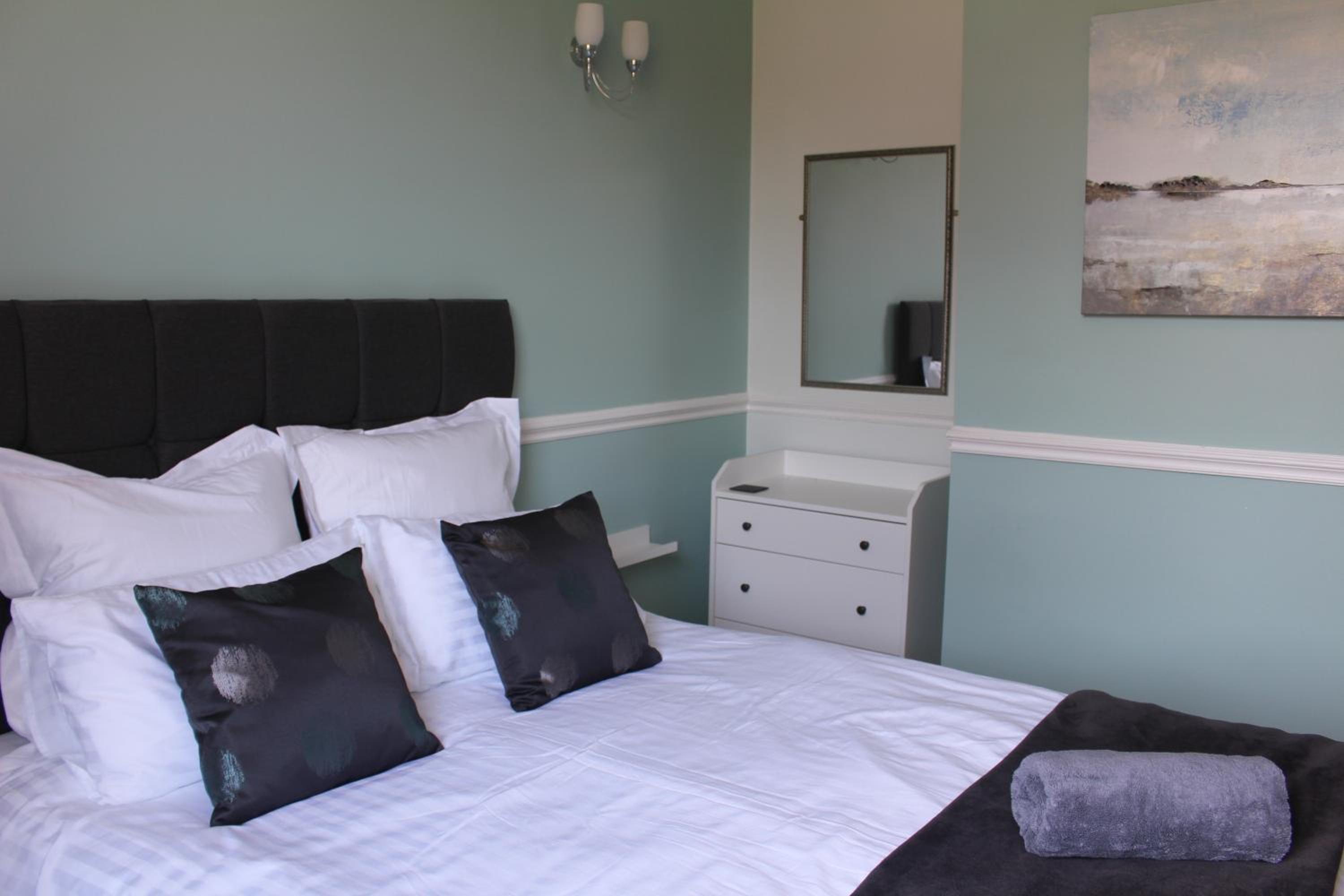Spring Gardens, 4-bedroom seaside family home view 4