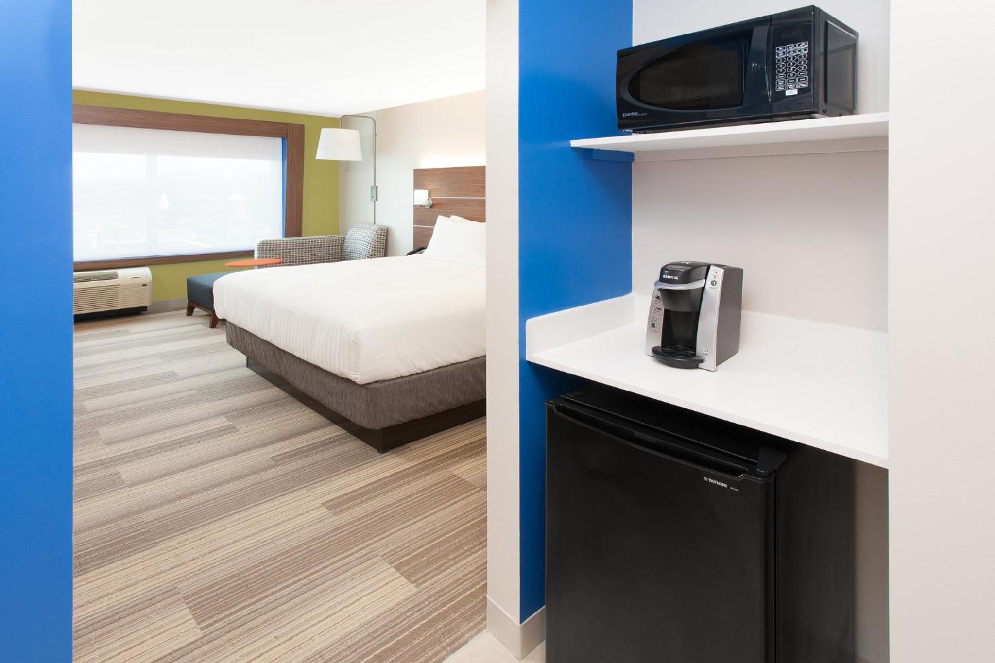 Detroit Vacations - Holiday Inn Express  Suites - Sterling Heights-Detroit Area, an IHG Hotel - Property Image 5