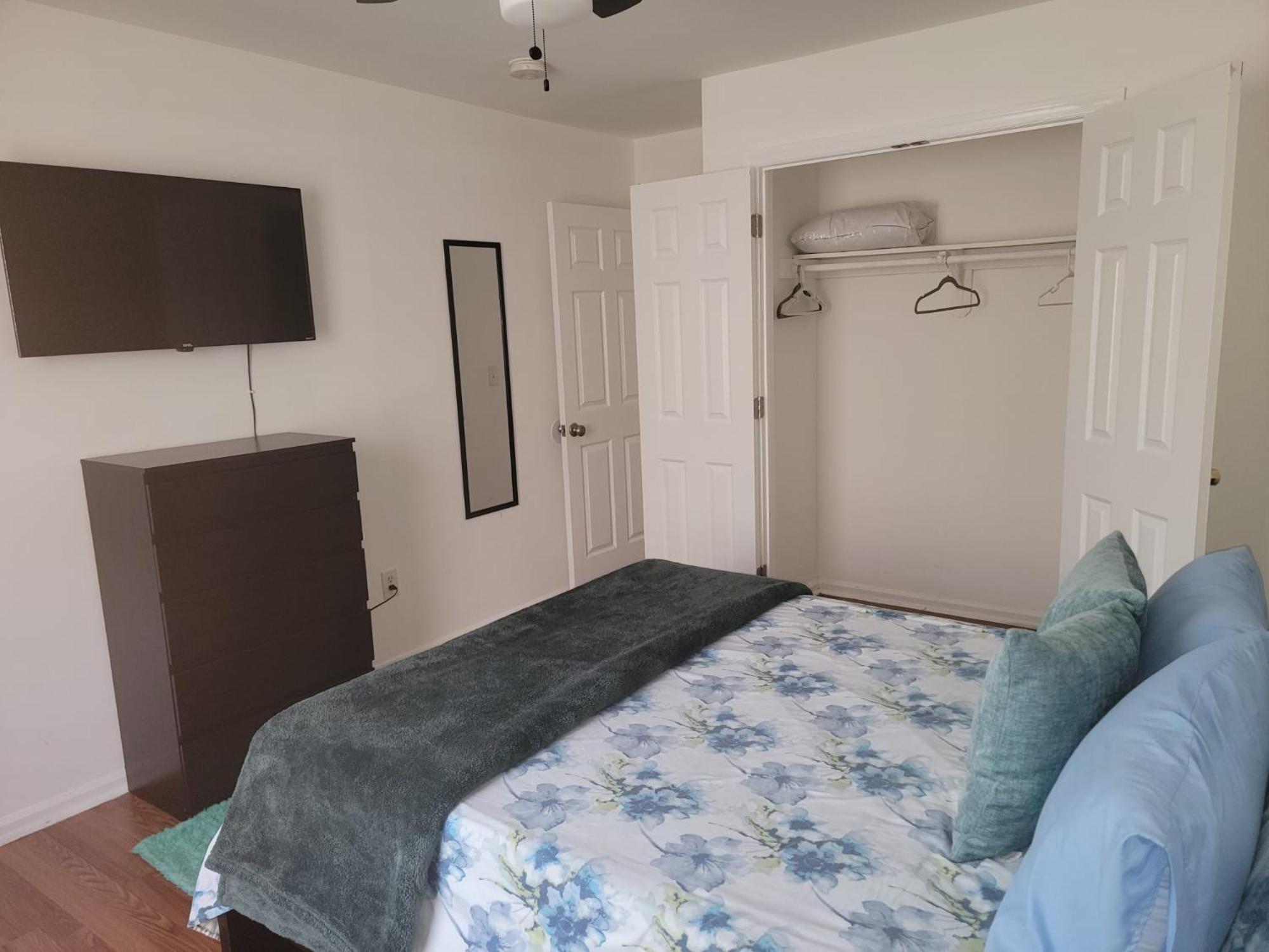 Beautifully Designed & Spacious Apartment in Newark 10mins from EWR Airport, Close to NYC and Beth Israel Hospital, photo 8