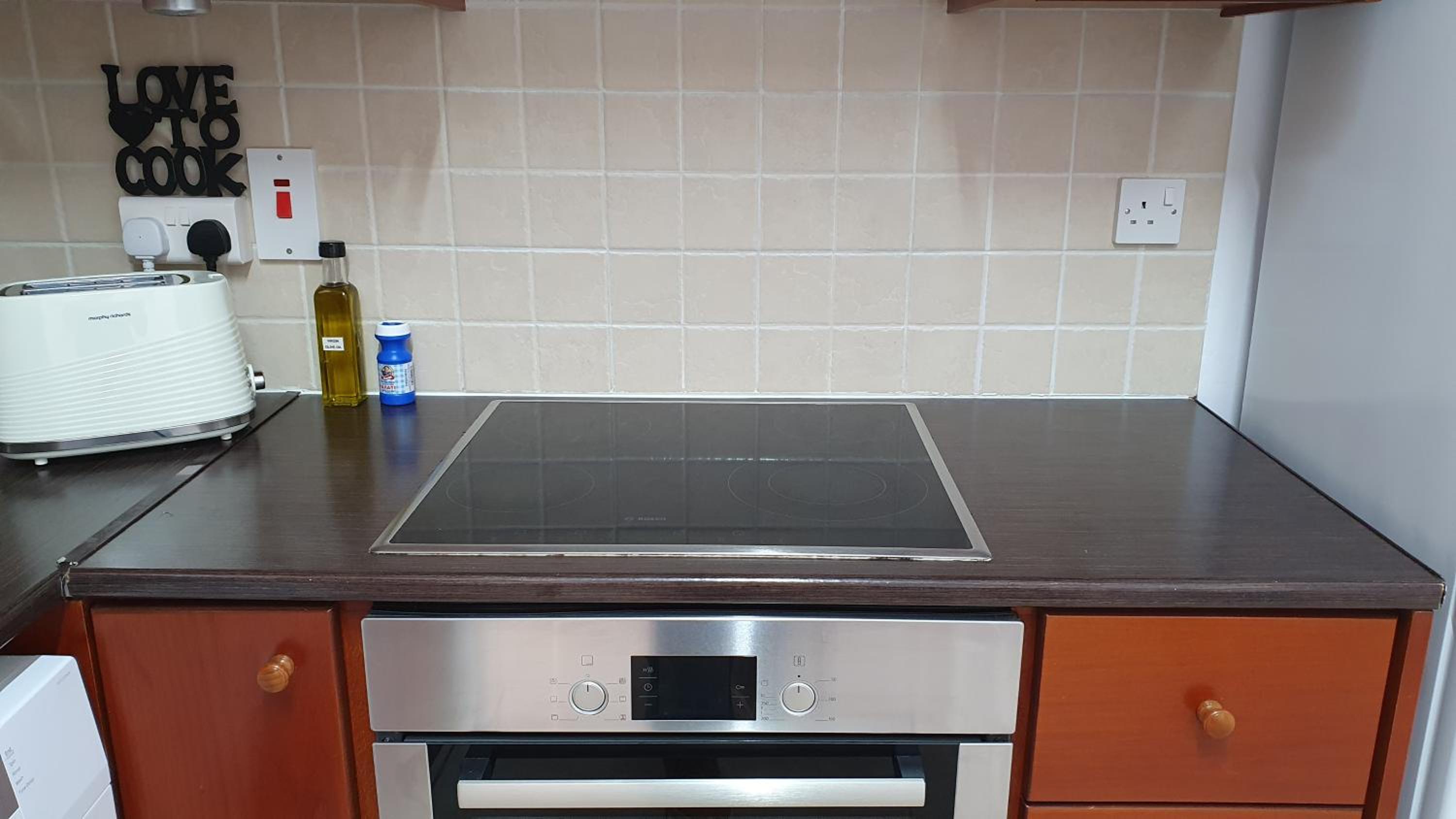 Peaceful Apartment with Double Bed - Oak Breeze