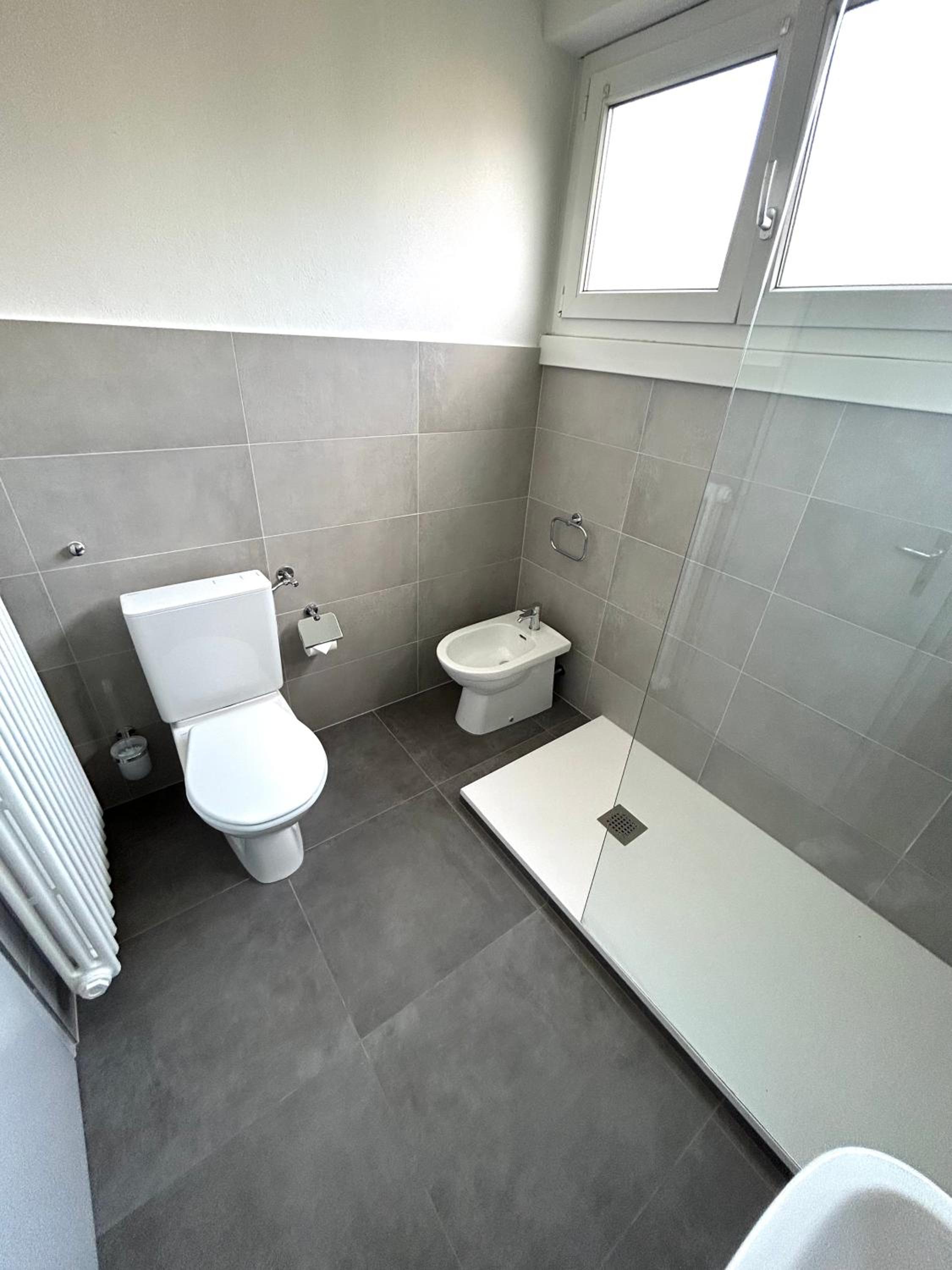 Central & Renovated Apartment - Near Train Station & City Center