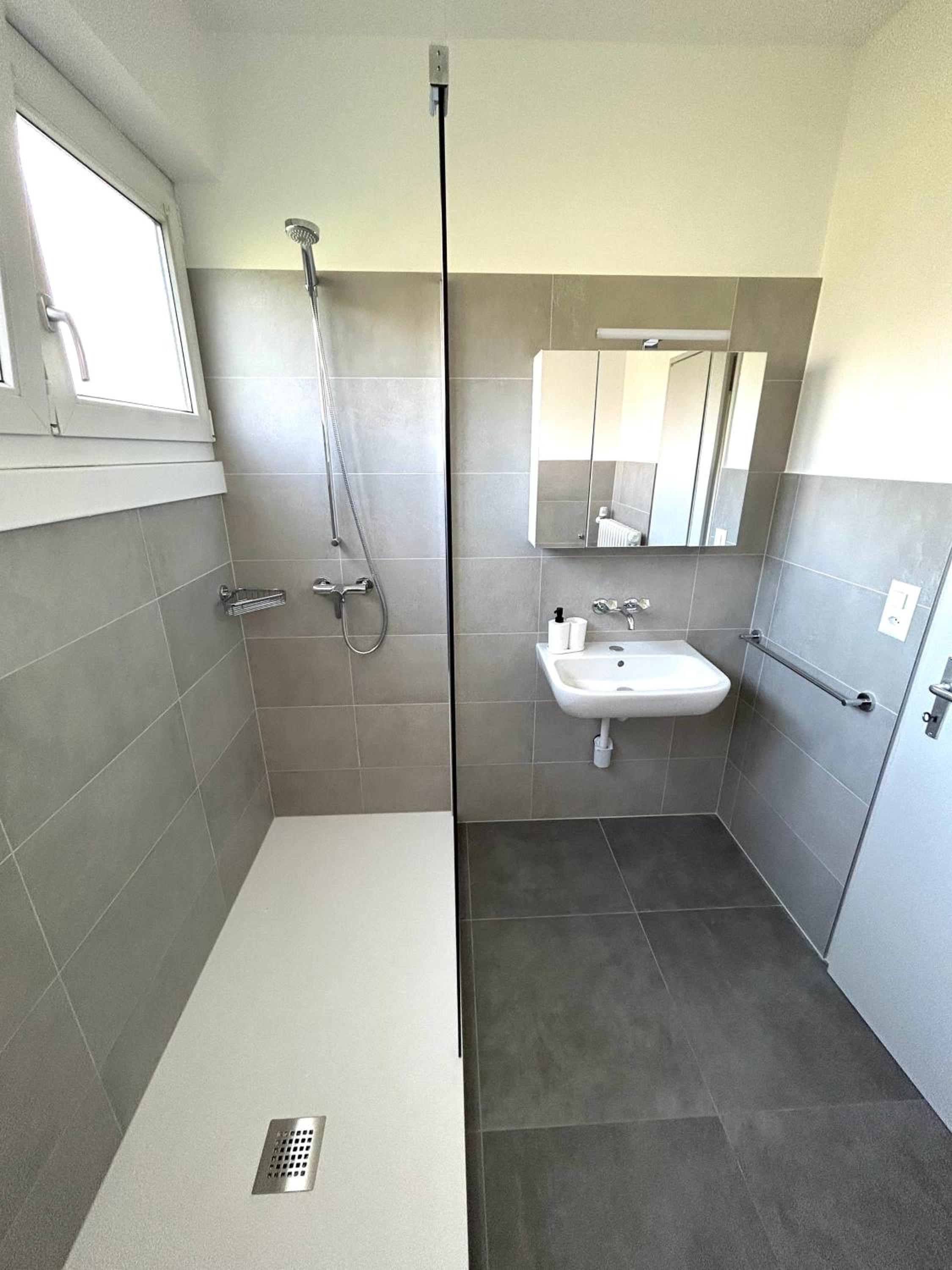 Central & Renovated Apartment - Near Train Station & City Center