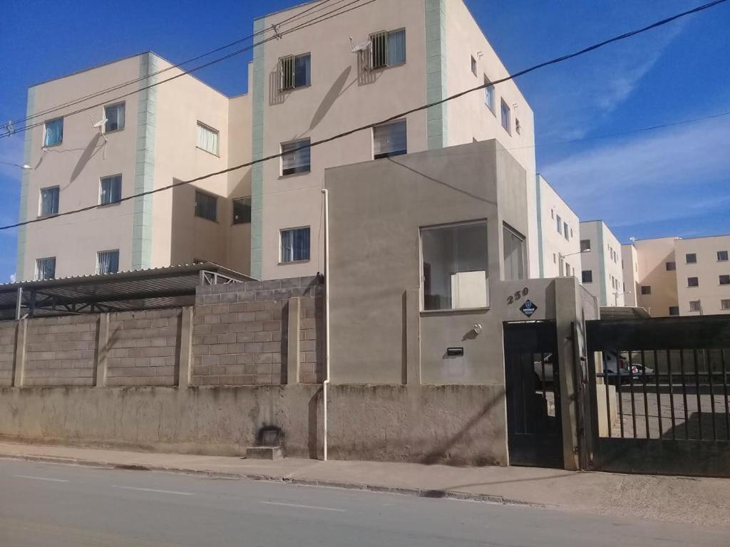 Hotel Apartamento Temporada D'Loren dos lagos 4º andar - Image 1