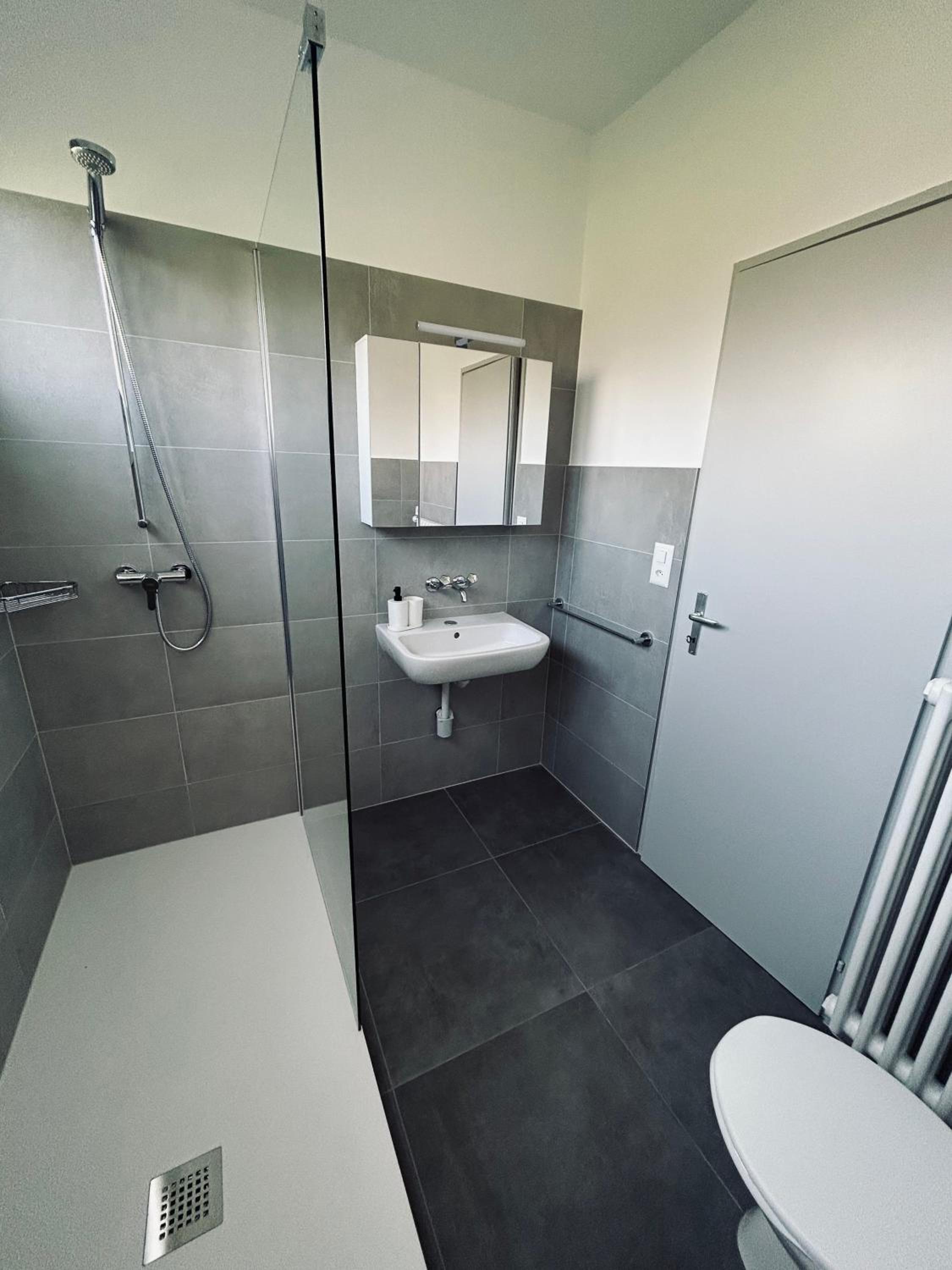 Central & Renovated Apartment - Near Train Station & City Center