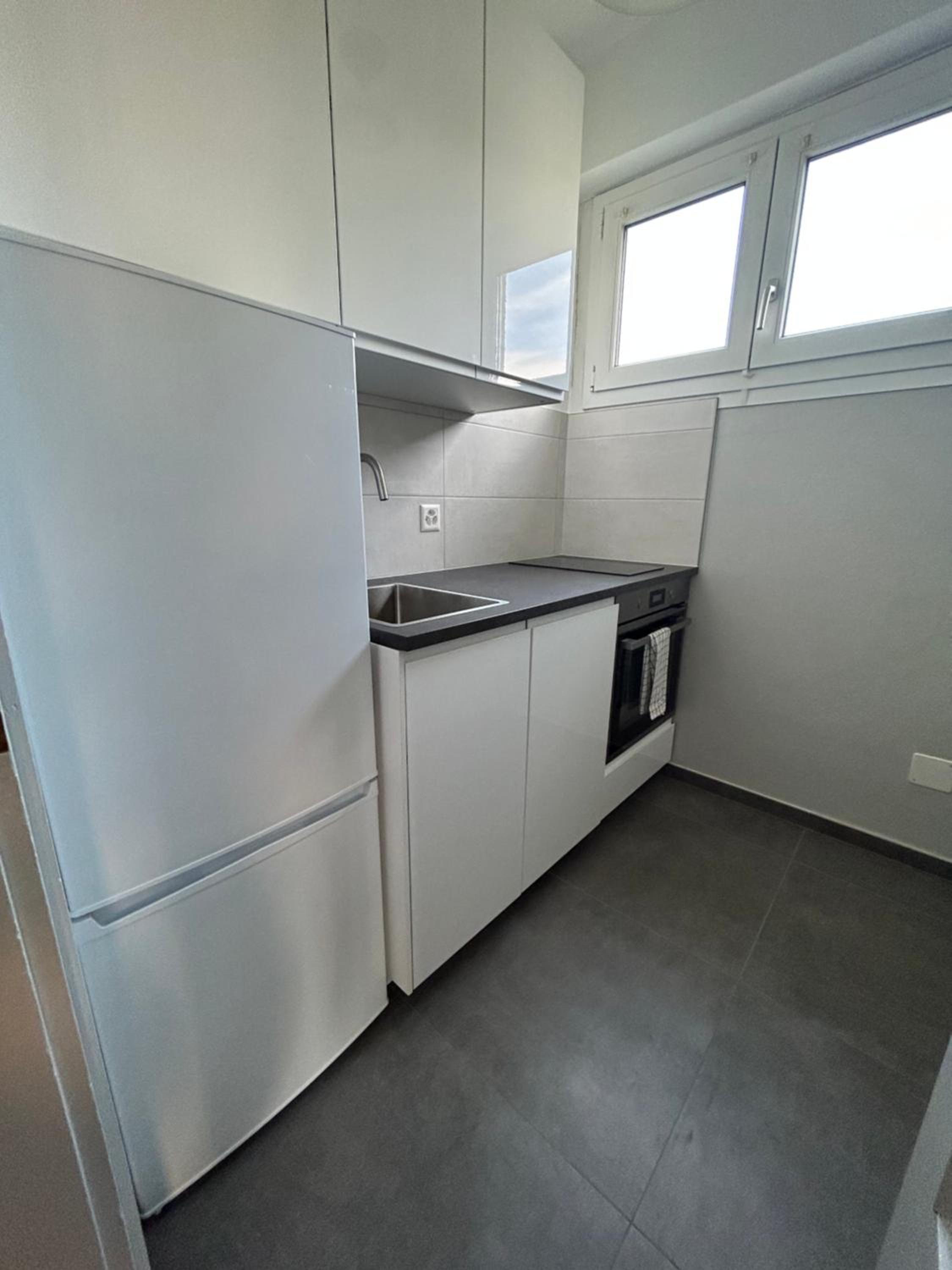 Central & Renovated Apartment - Near Train Station & City Center