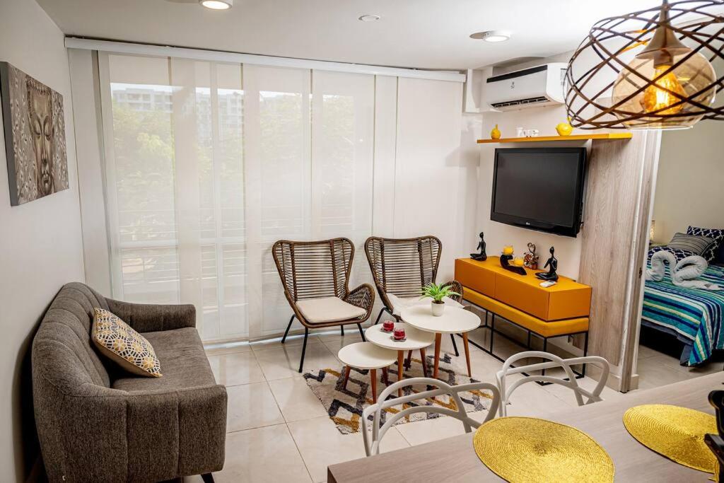 Marquis Enclave, Condo With Pool Access and More