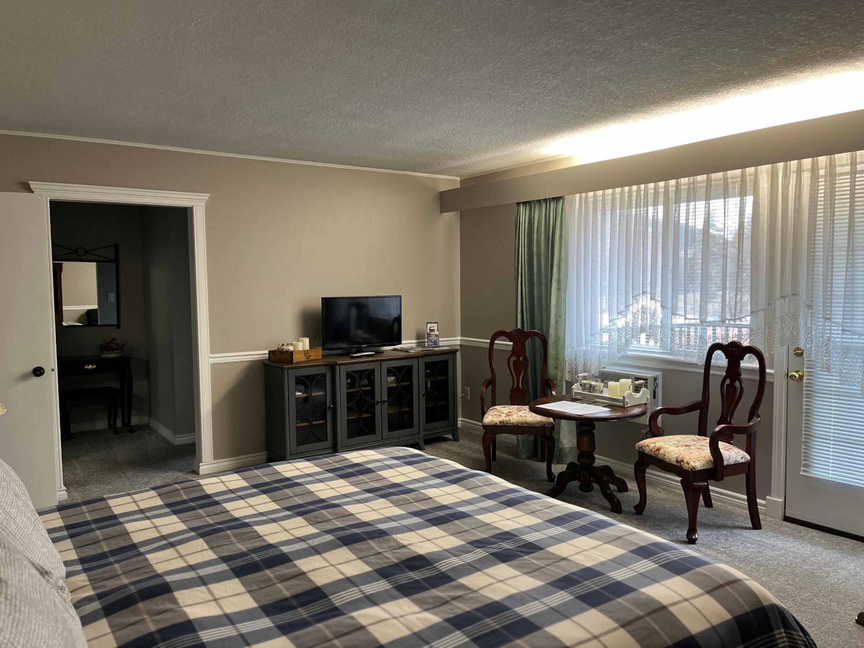 Sunny Shuswap B&B