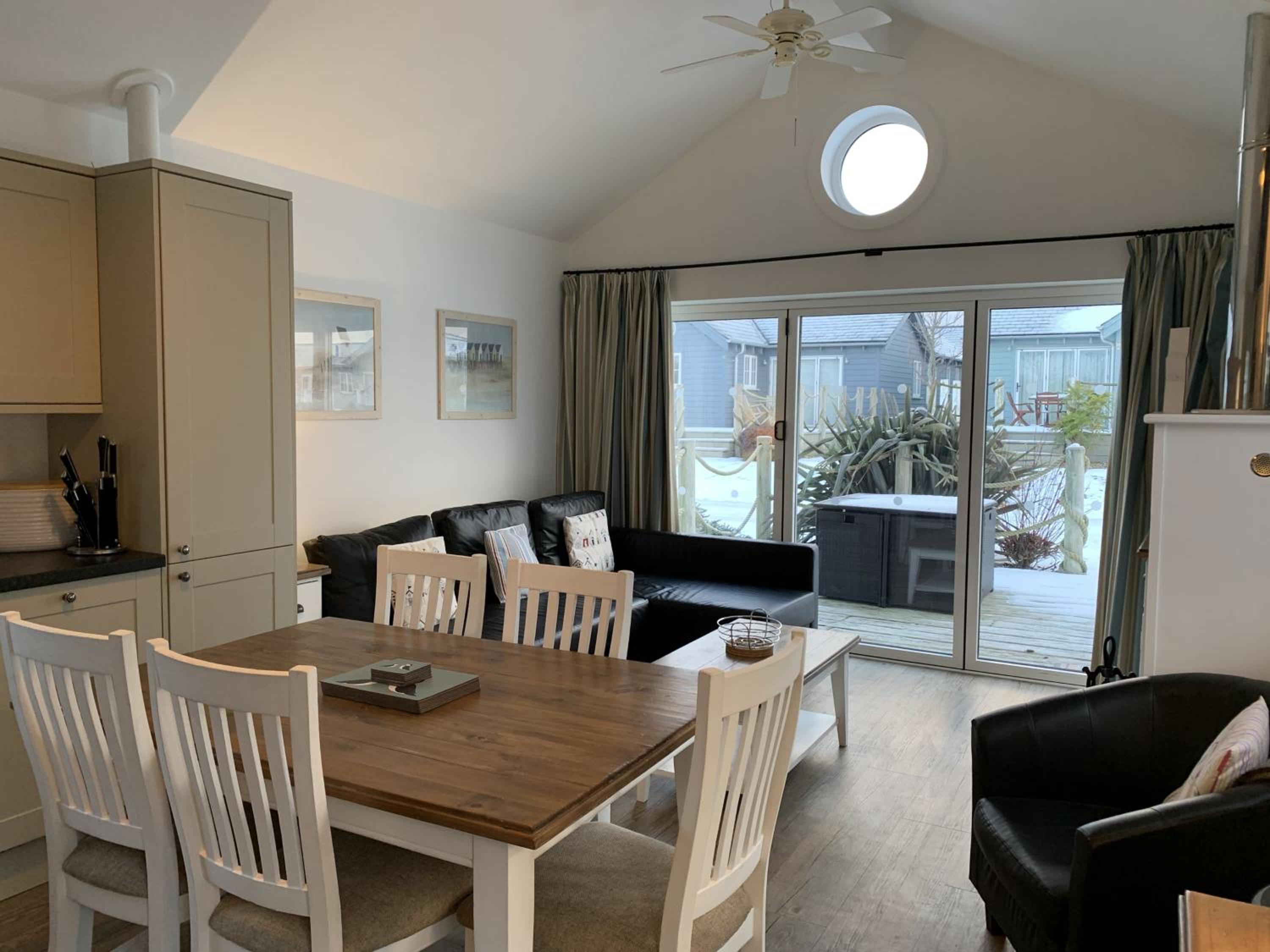Sea Urchins, The Bay, 2 bedrooms with ensuites, parking for 2 cars, 2 dogs welcome view 4