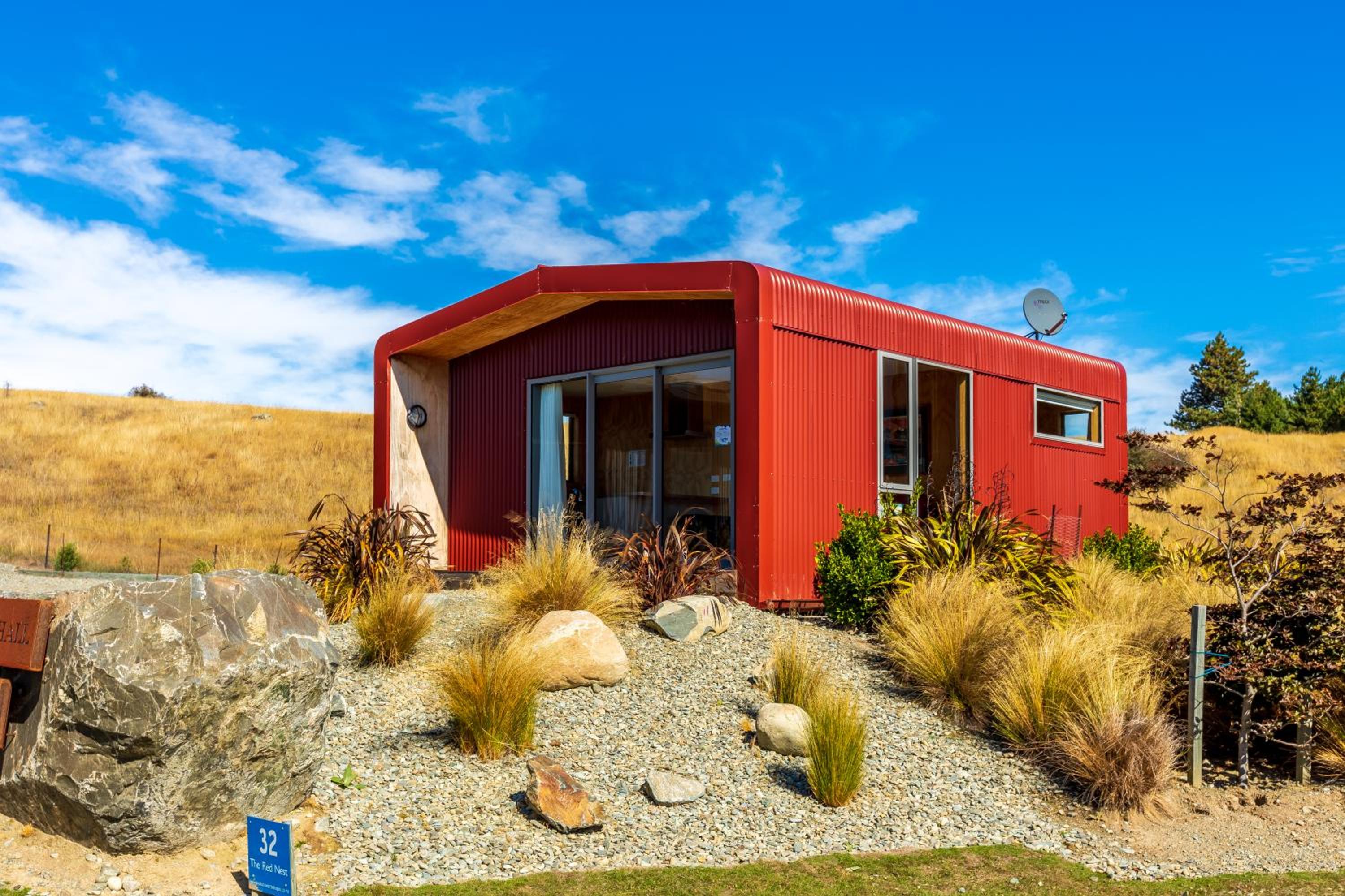 Hotel The Red Nest - Lake Tekapo - Image 1