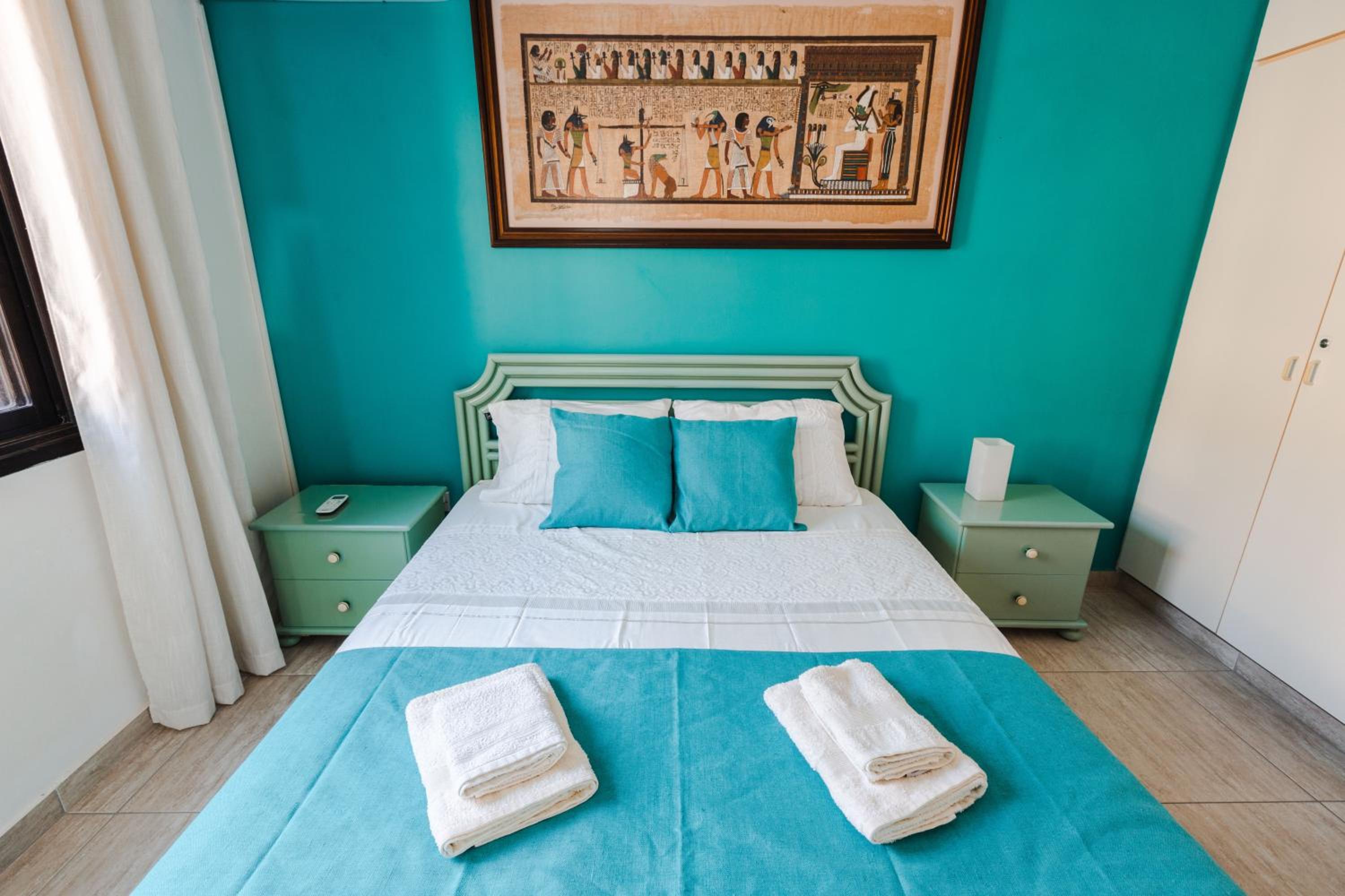 Alexis Apartments - Modern 2-bedroom with swimming pool