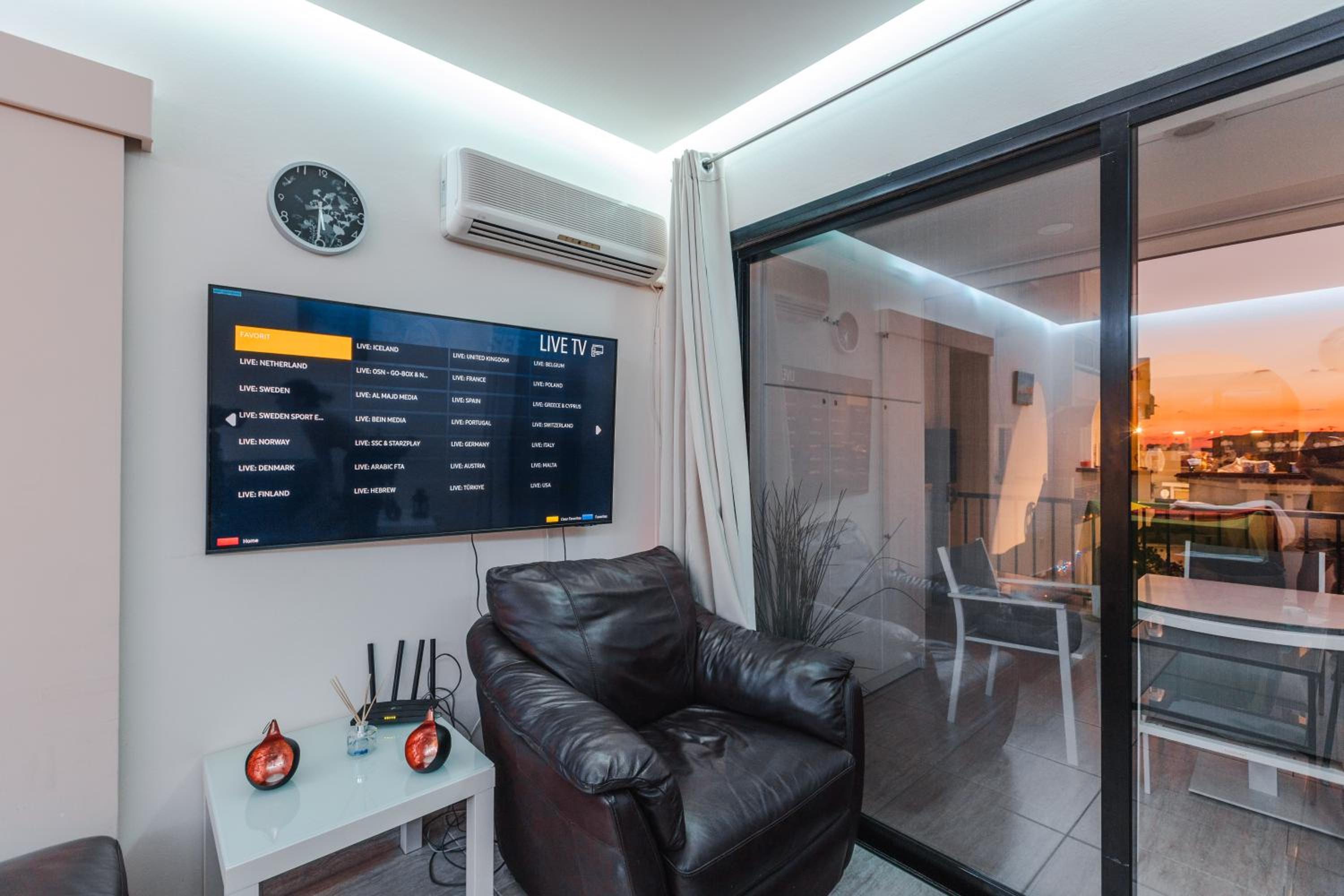 Alexis Apartments - Modern 2-bedroom with swimming pool