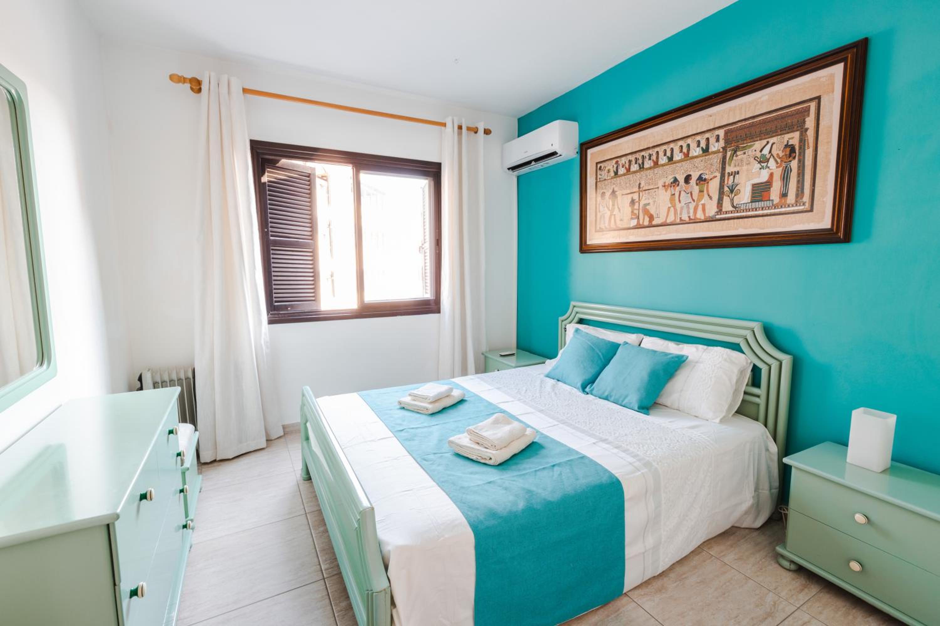 Alexis Apartments - Modern 2-bedroom with swimming pool
