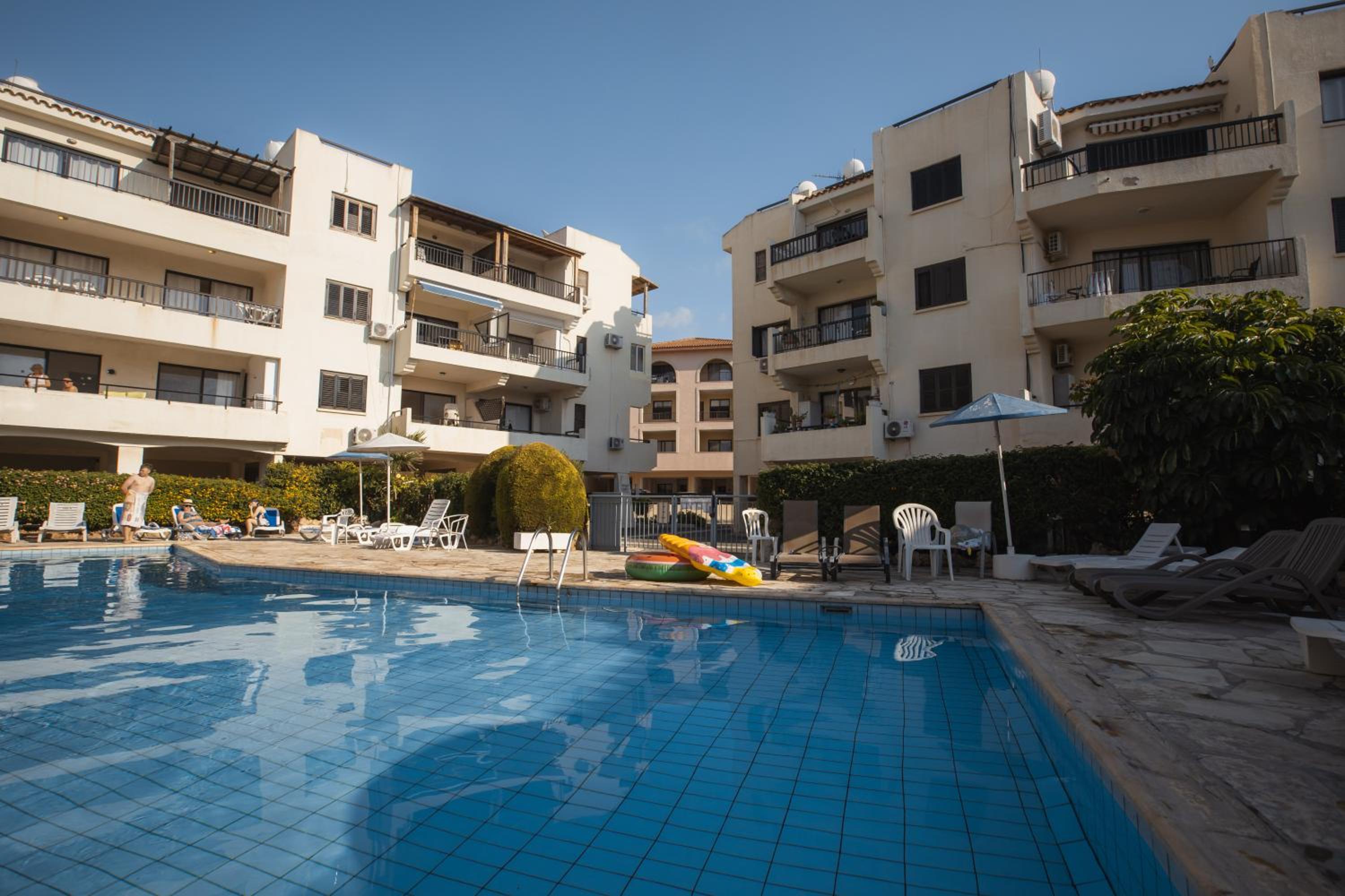 Alexis Apartments - Modern 2-bedroom with swimming pool