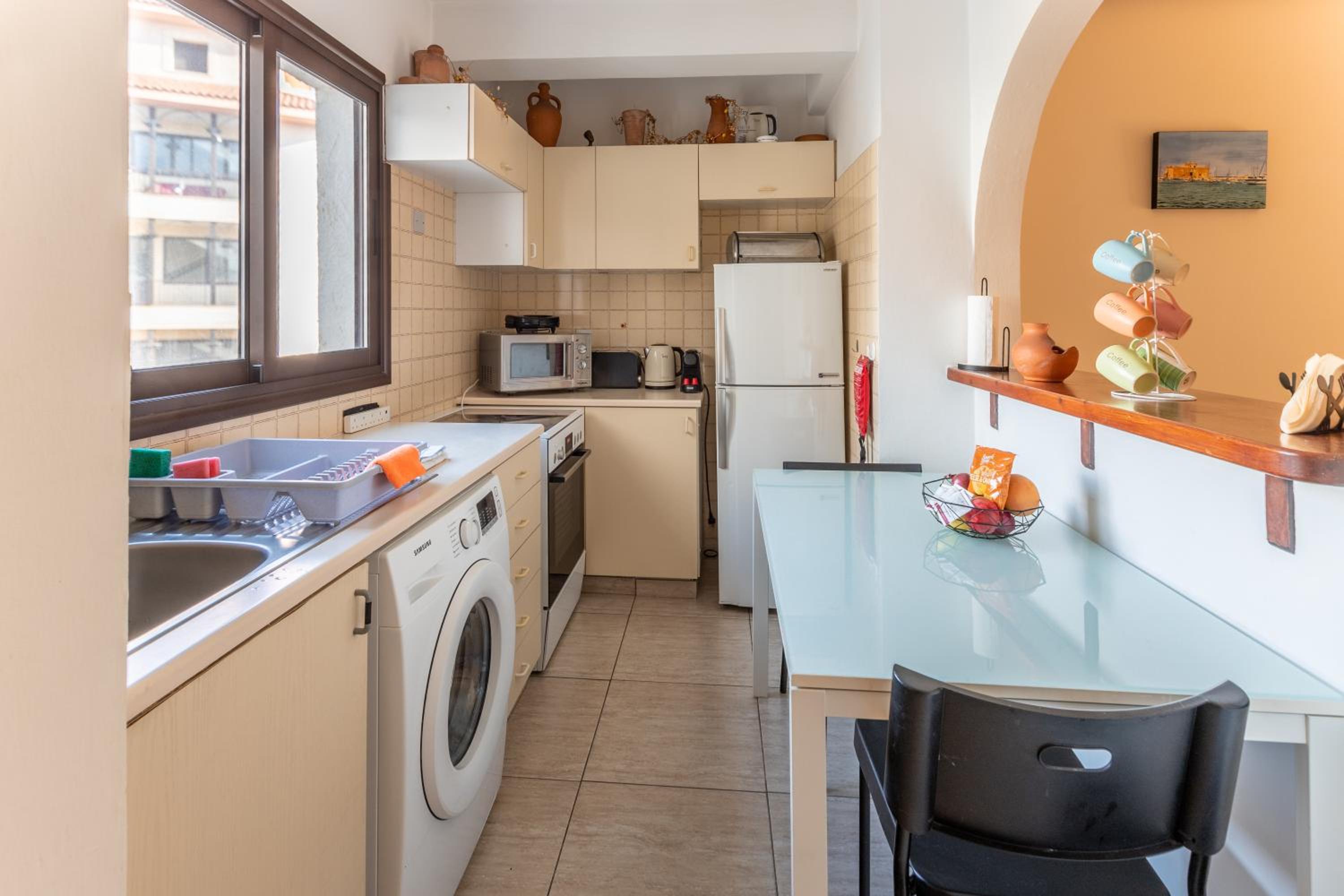 Alexis Apartments - Modern 2-bedroom with swimming pool