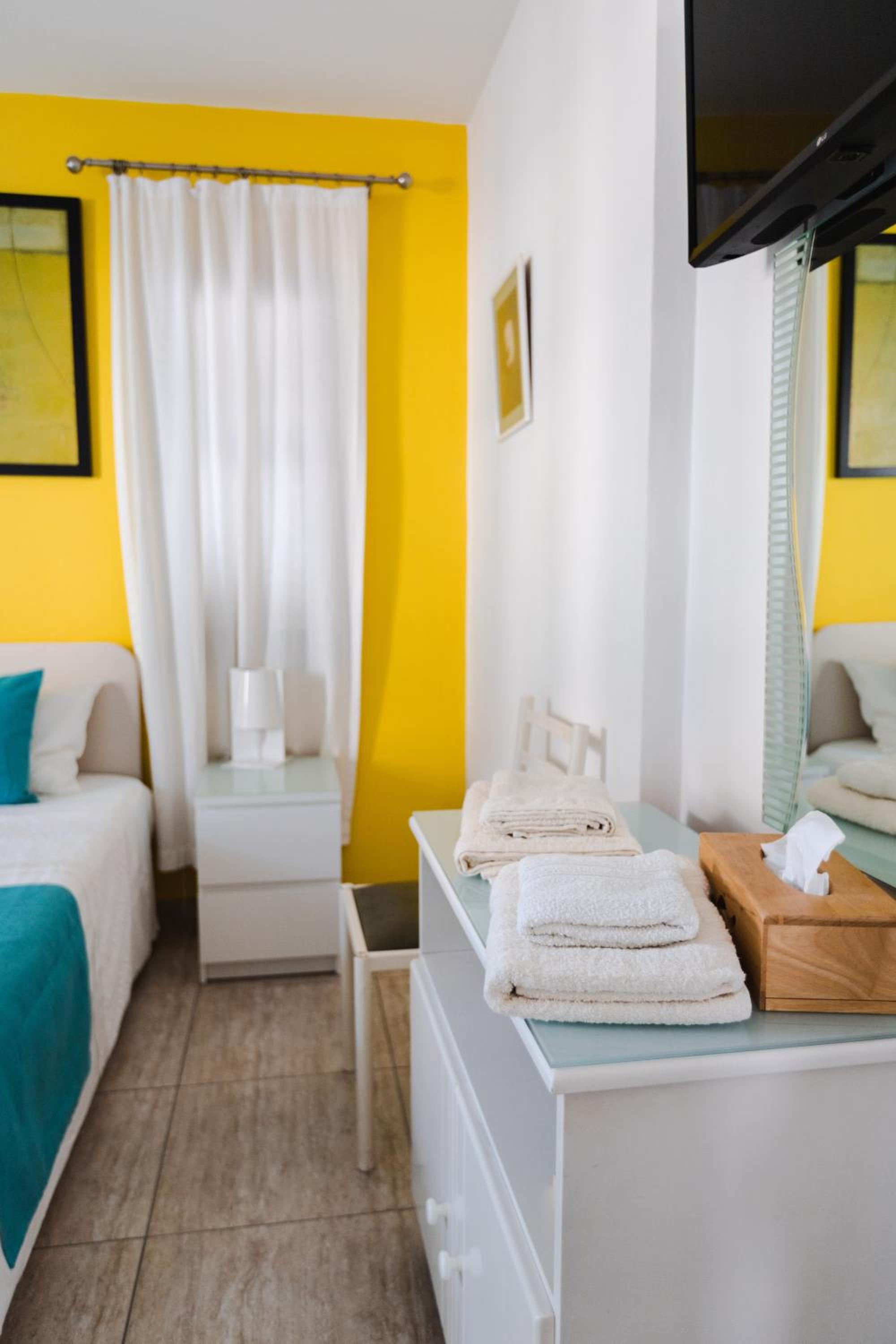 Alexis Apartments - Modern 2-bedroom with swimming pool