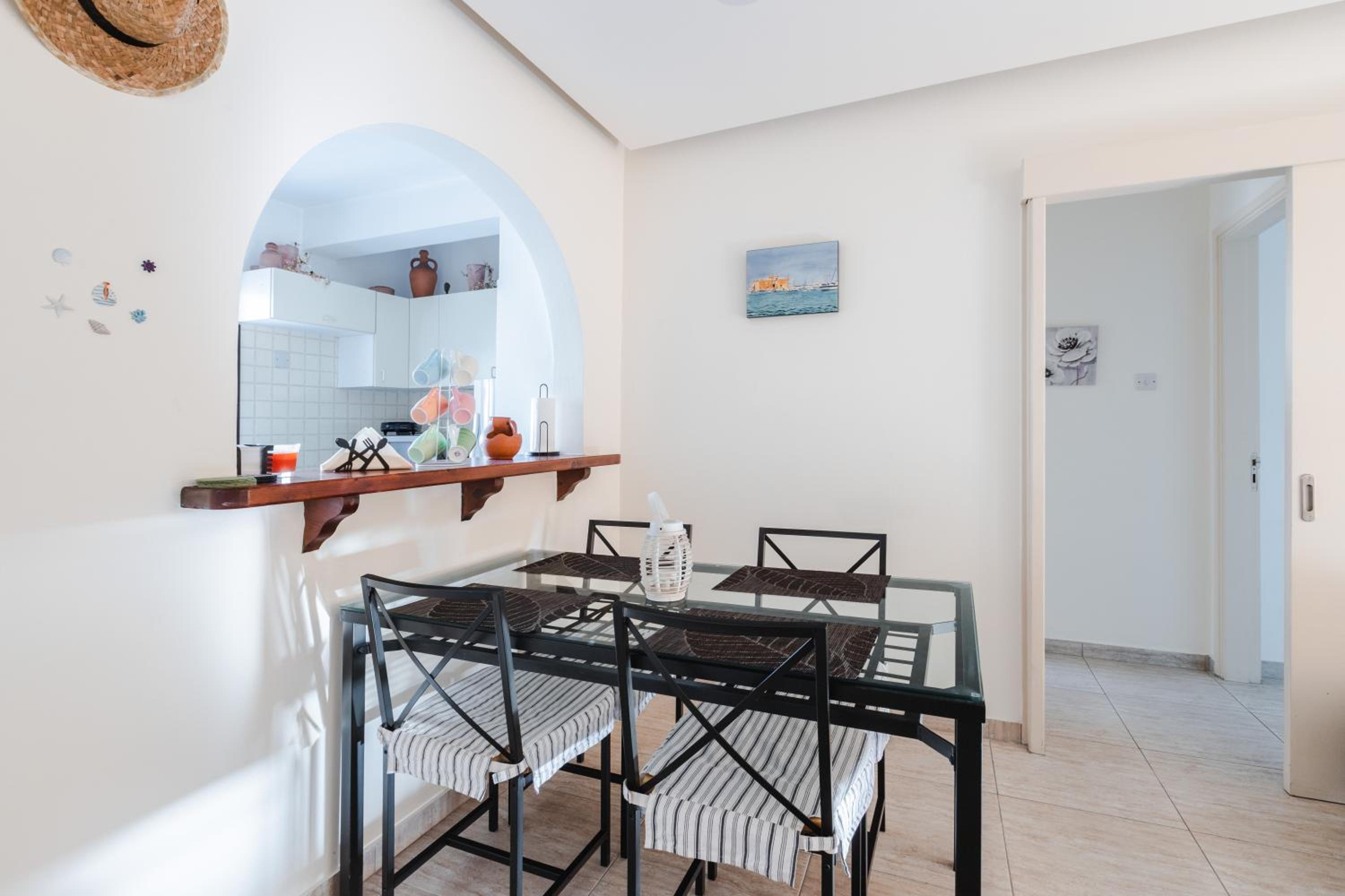 Alexis Apartments - Modern 2-bedroom with swimming pool