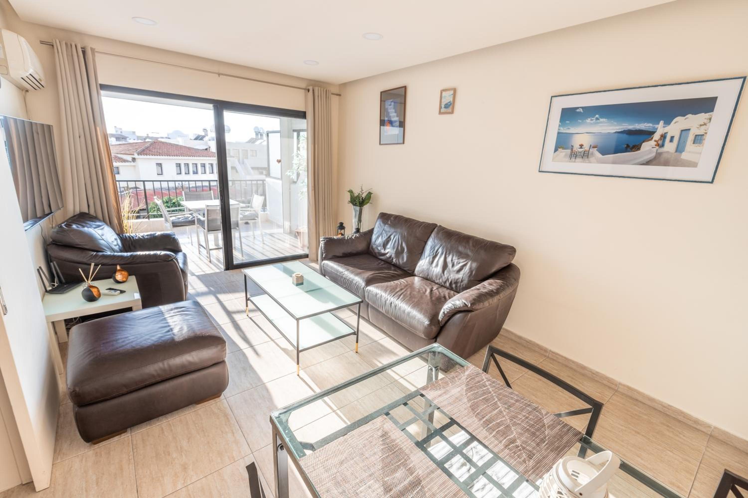 Alexis Apartments - Modern 2-bedroom with swimming pool