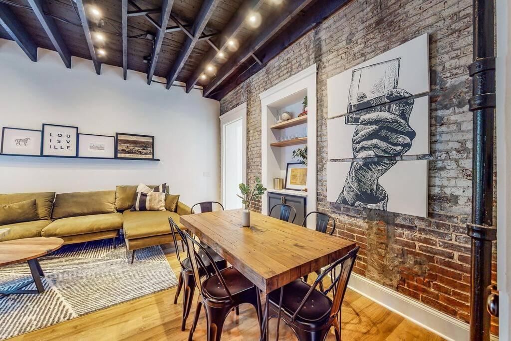 Luxury 8 Bed/4 Ba NuLu Home Private yard/parking view 4