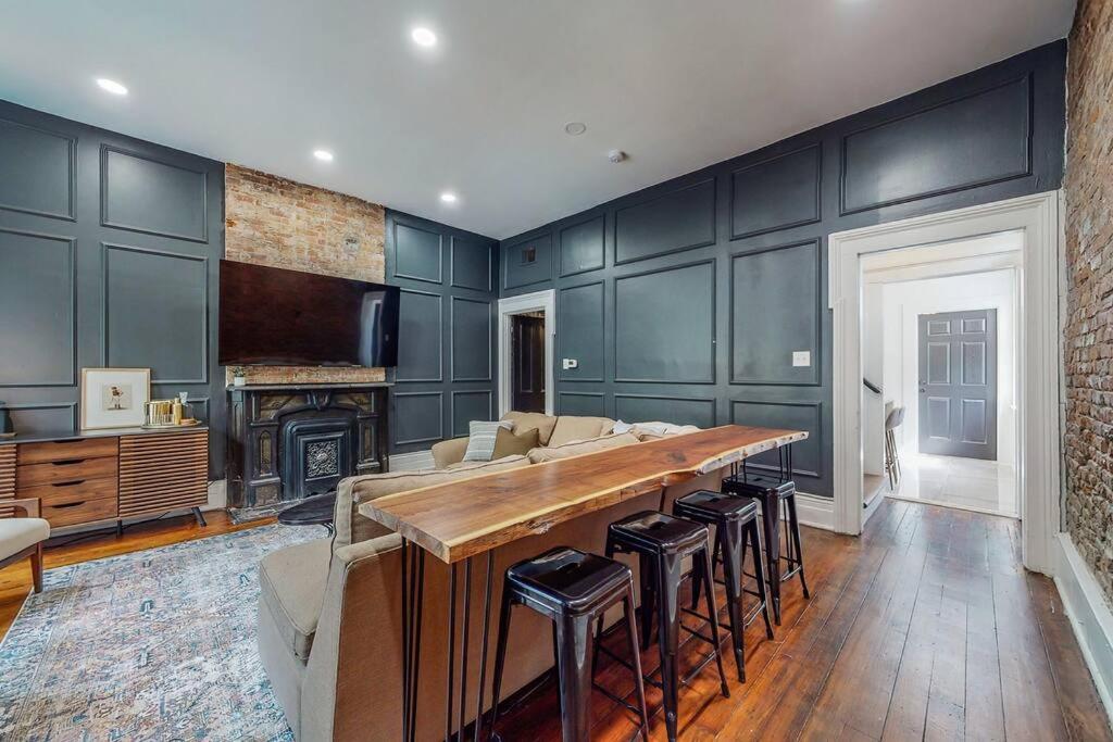 Luxury 8 Bed/4 Ba NuLu Home Private yard/parking view 5