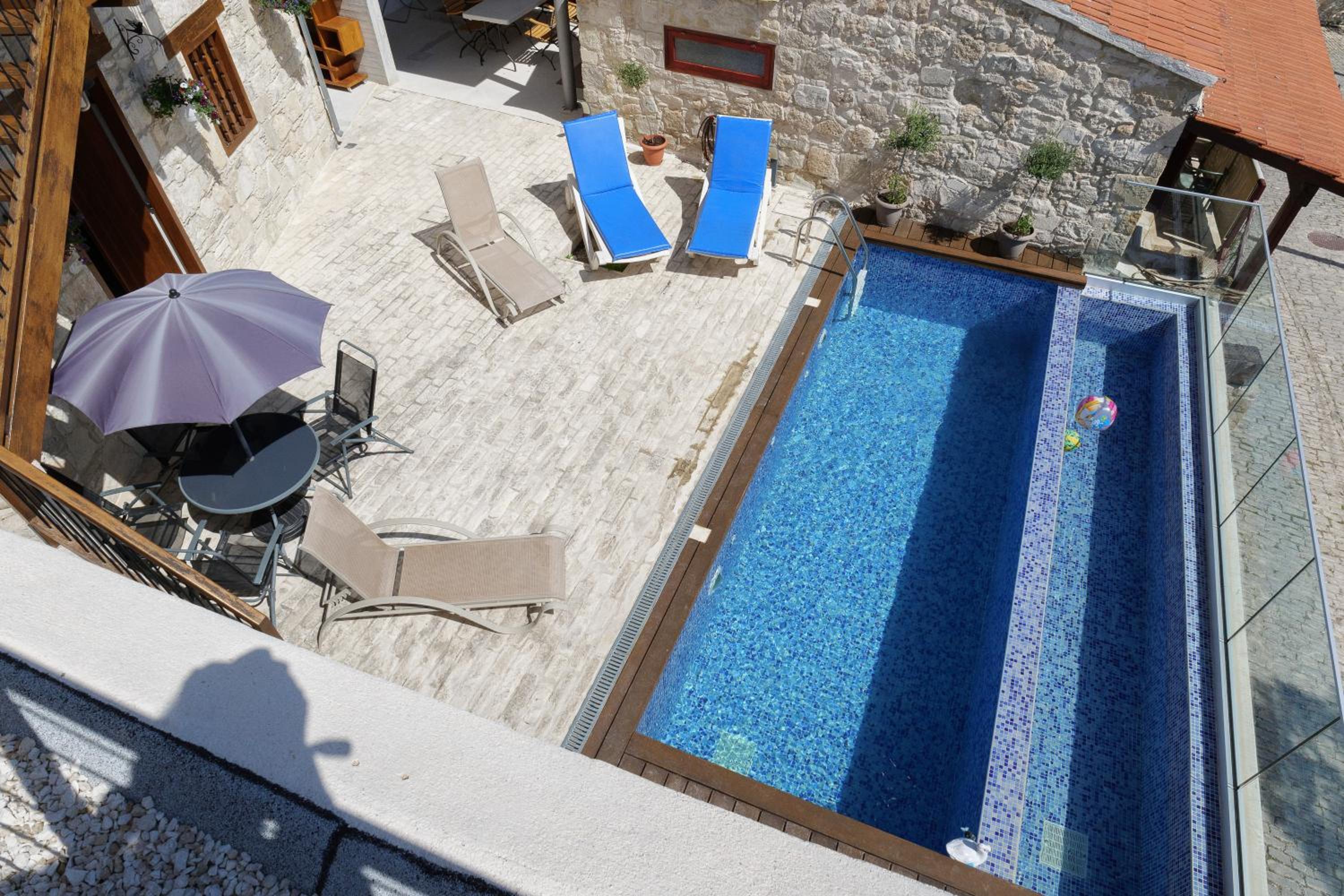 Stonehouse with private swimming pool