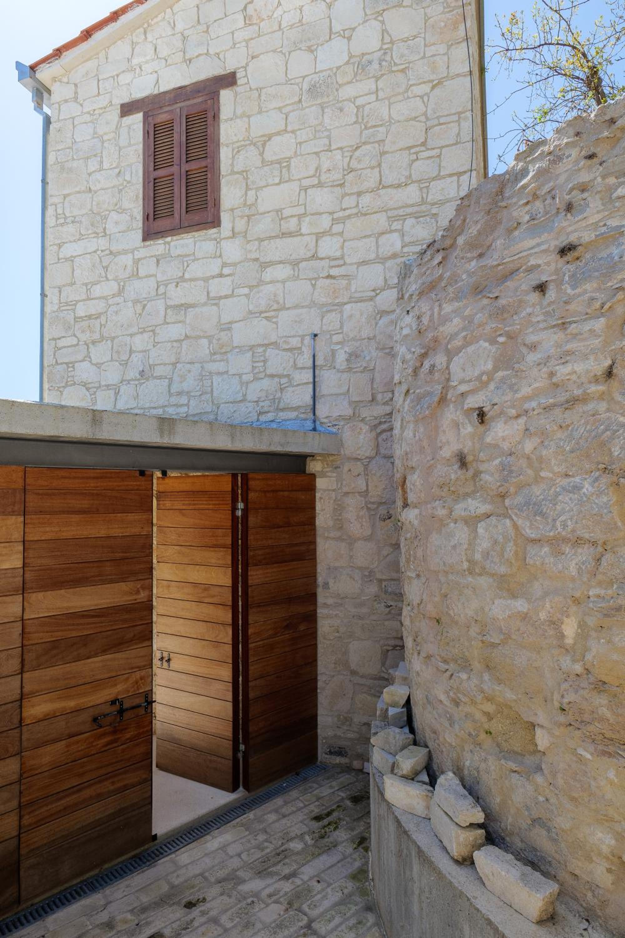 Stonehouse with private swimming pool