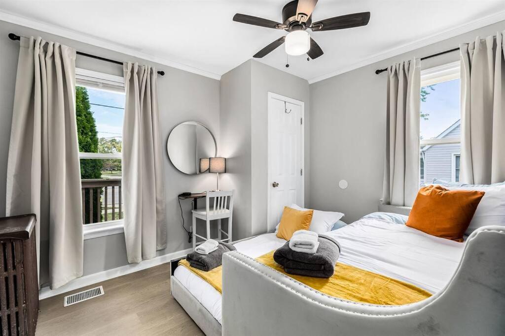 Spacious 3 Bedroom - Sleeps 8 - Central Location view 4