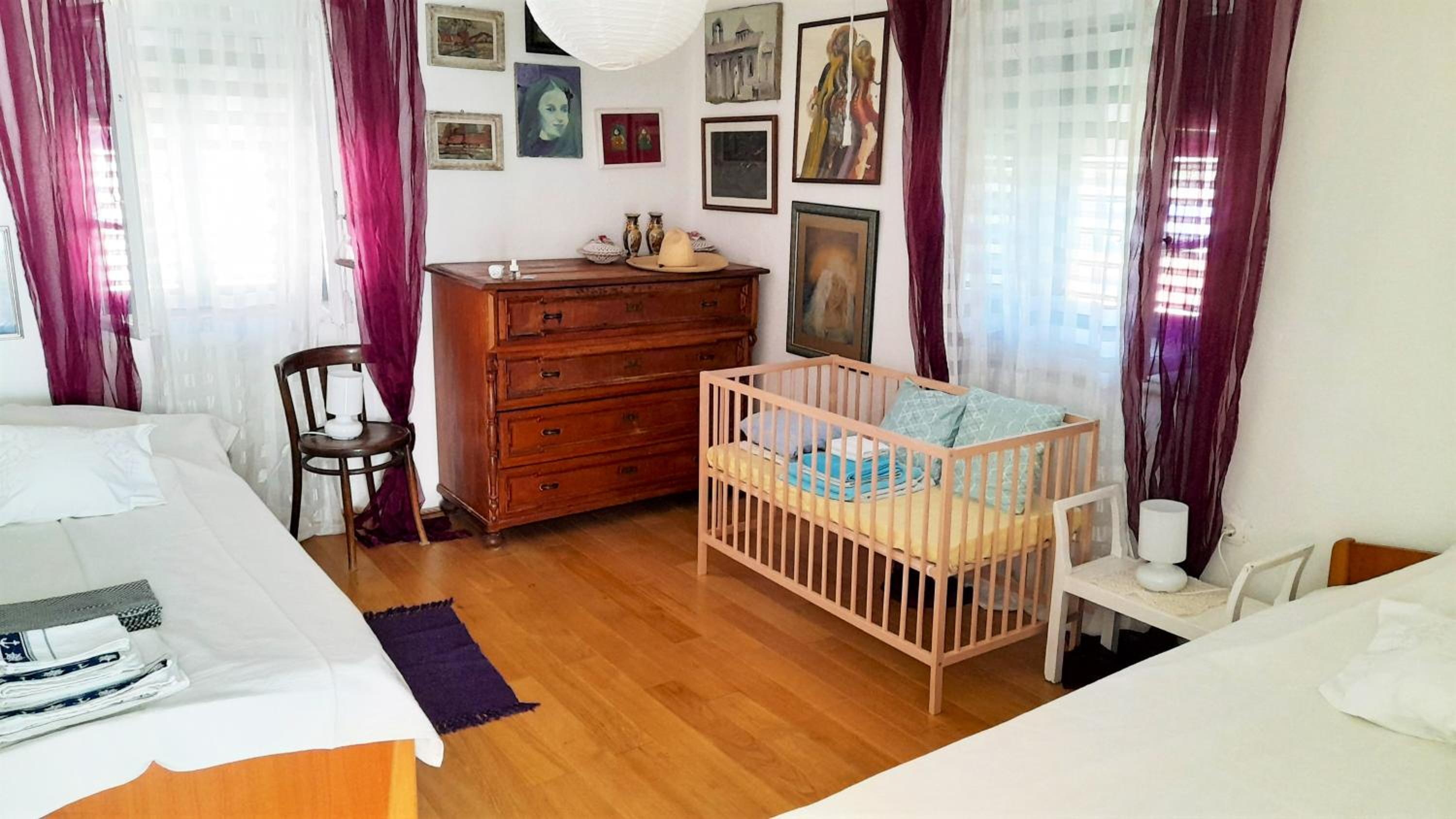 Spacious house in Lukoran with sea view