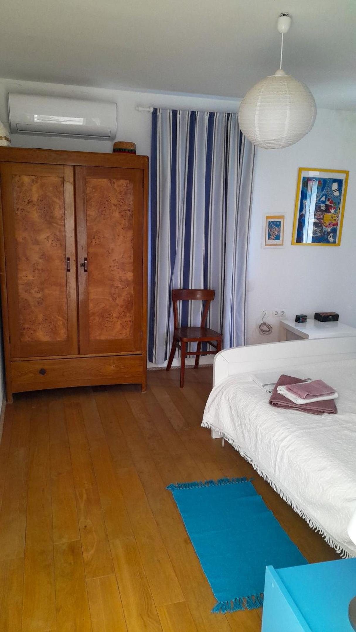Spacious house in Lukoran with sea view