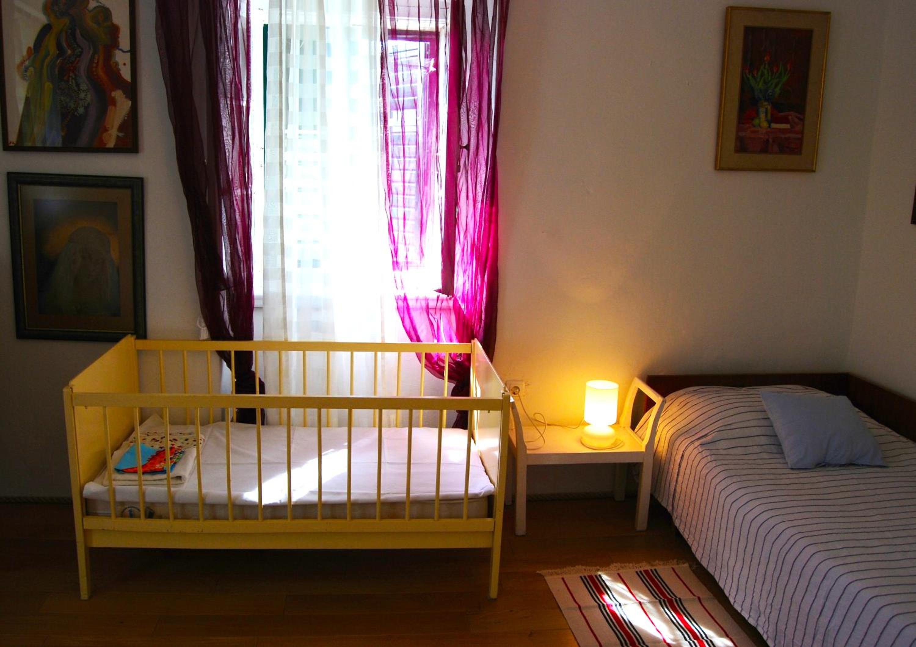 Spacious house in Lukoran with sea view