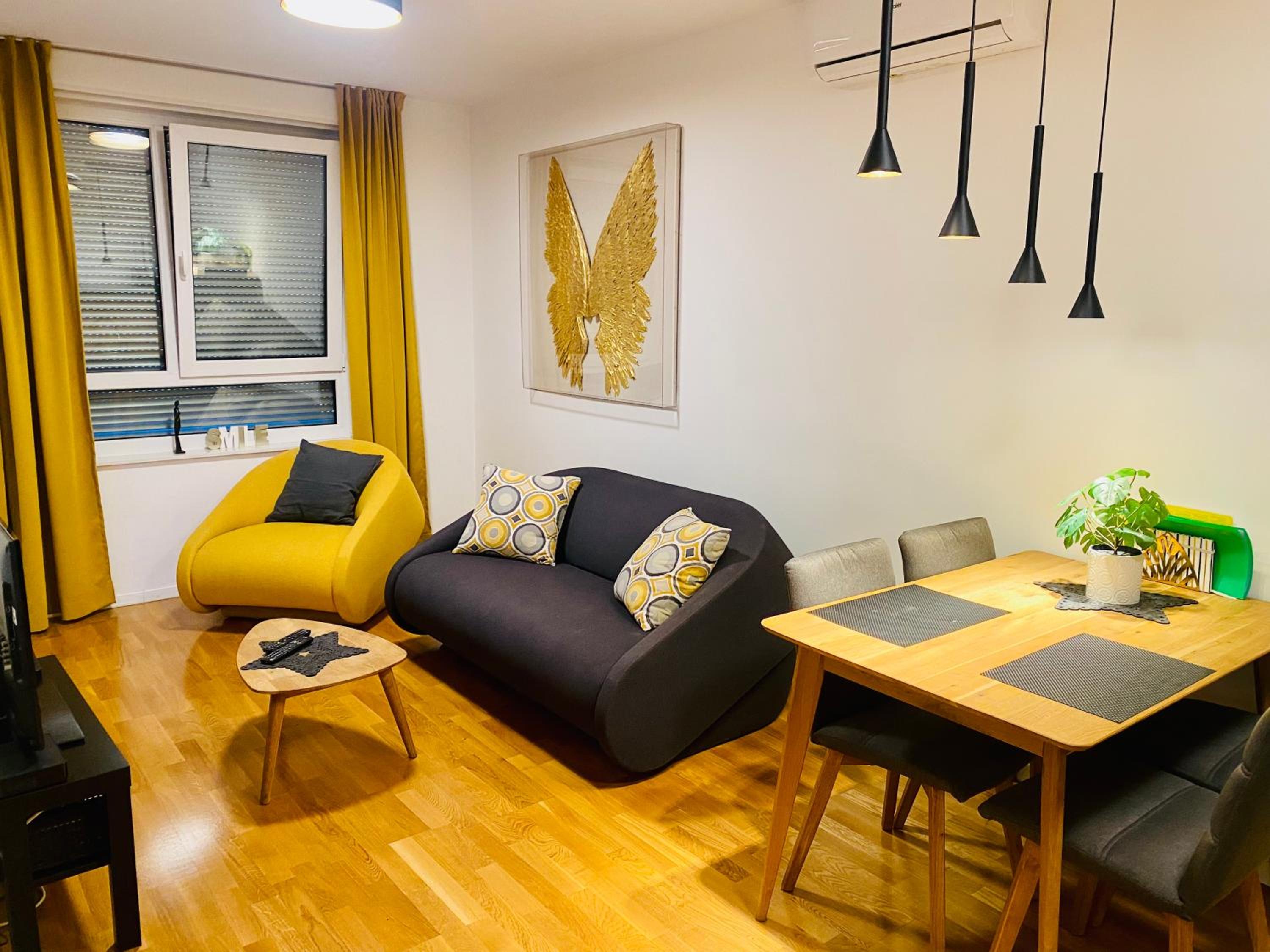 Studio Apartman KRILA WINGS- parking in garage view 4
