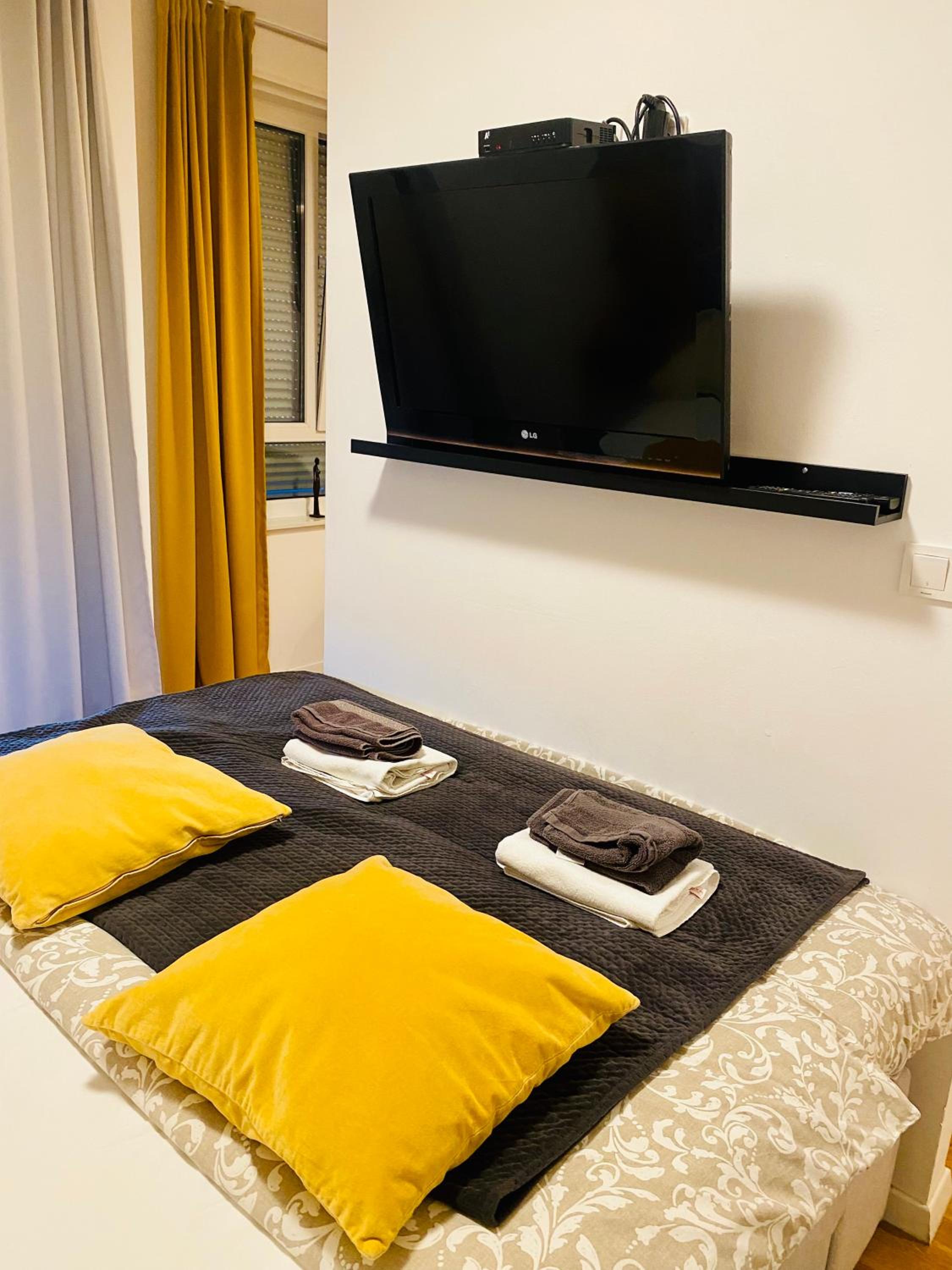 Studio Apartman KRILA WINGS- parking in garage view 5