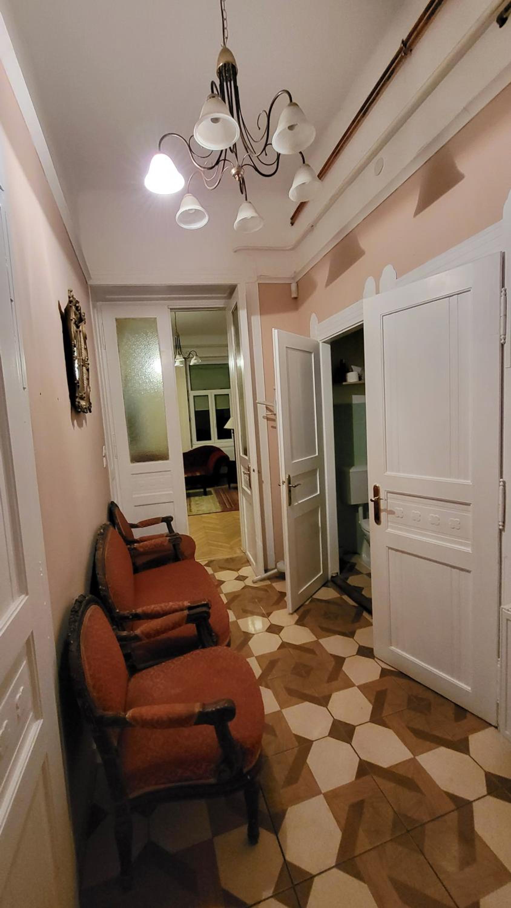 Eclectic BIG apartman view 5