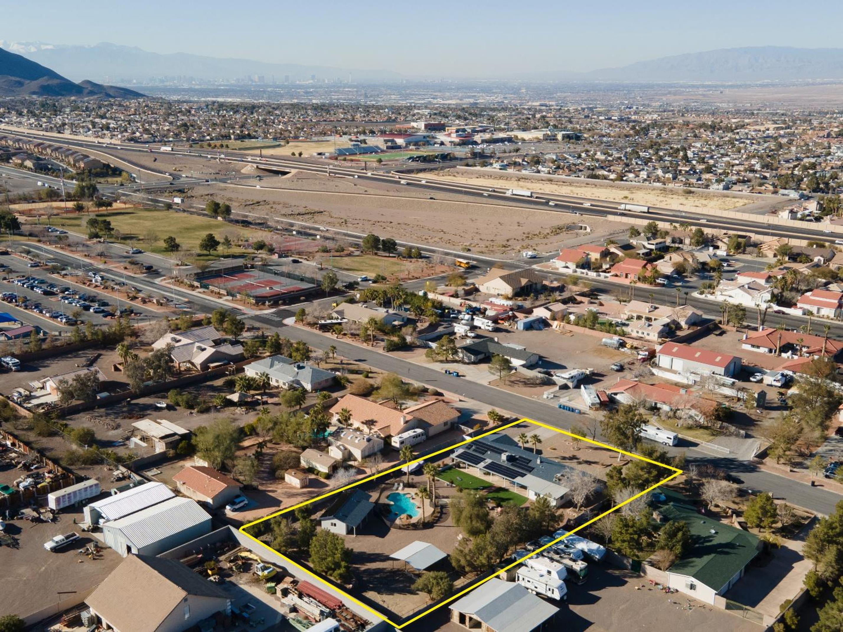 Spacious Desert Getaway!, photo 11