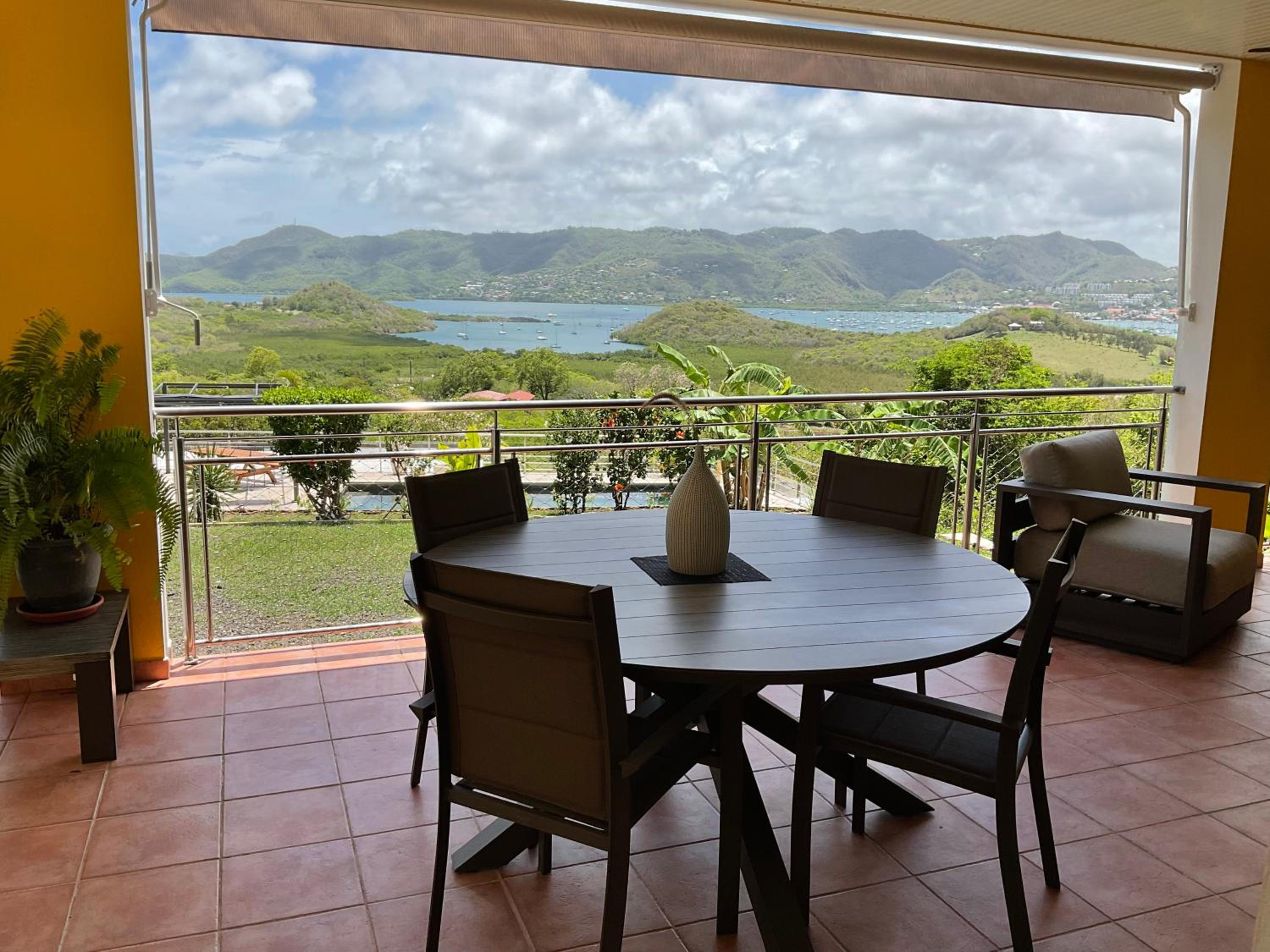 BAS DE VILLA PISCINE PETIT VERSAILLES SAINTE ANNE view 3