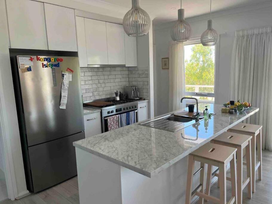 Avalon Beachfront Kangaroo Island 4 bedroom home