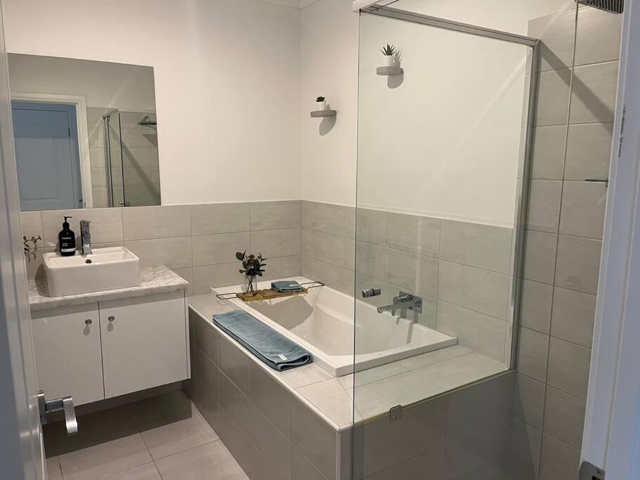 Avalon Beachfront Kangaroo Island 4 bedroom home