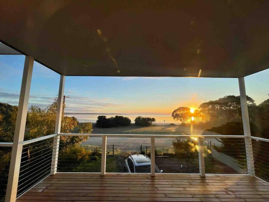Avalon Beachfront Kangaroo Island 4 bedroom home