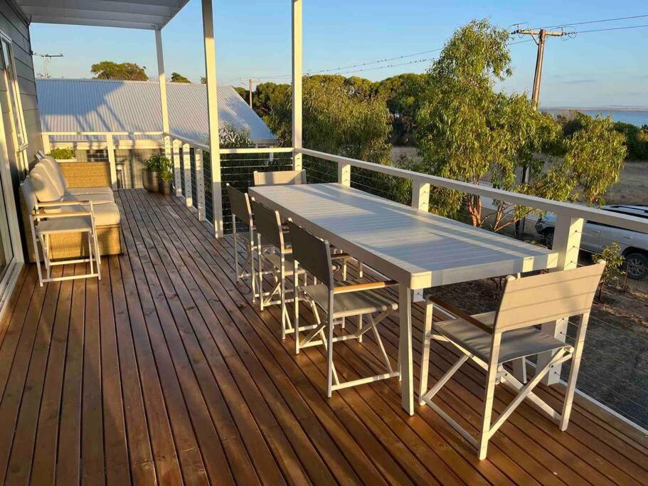 Avalon Beachfront Kangaroo Island 4 bedroom home