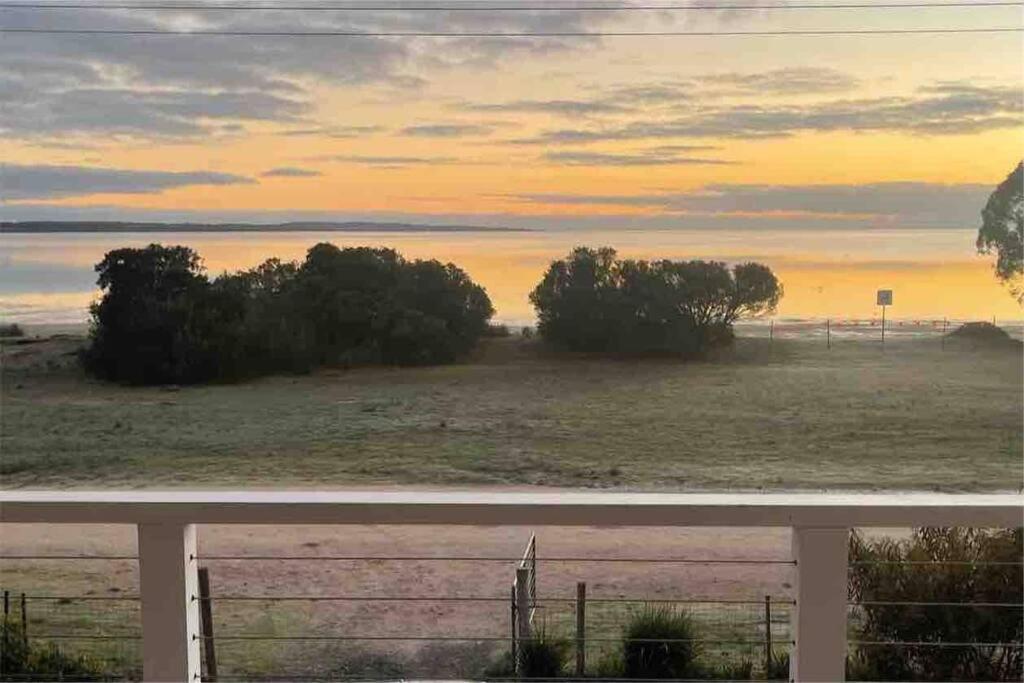 Avalon Beachfront Kangaroo Island 4 bedroom home