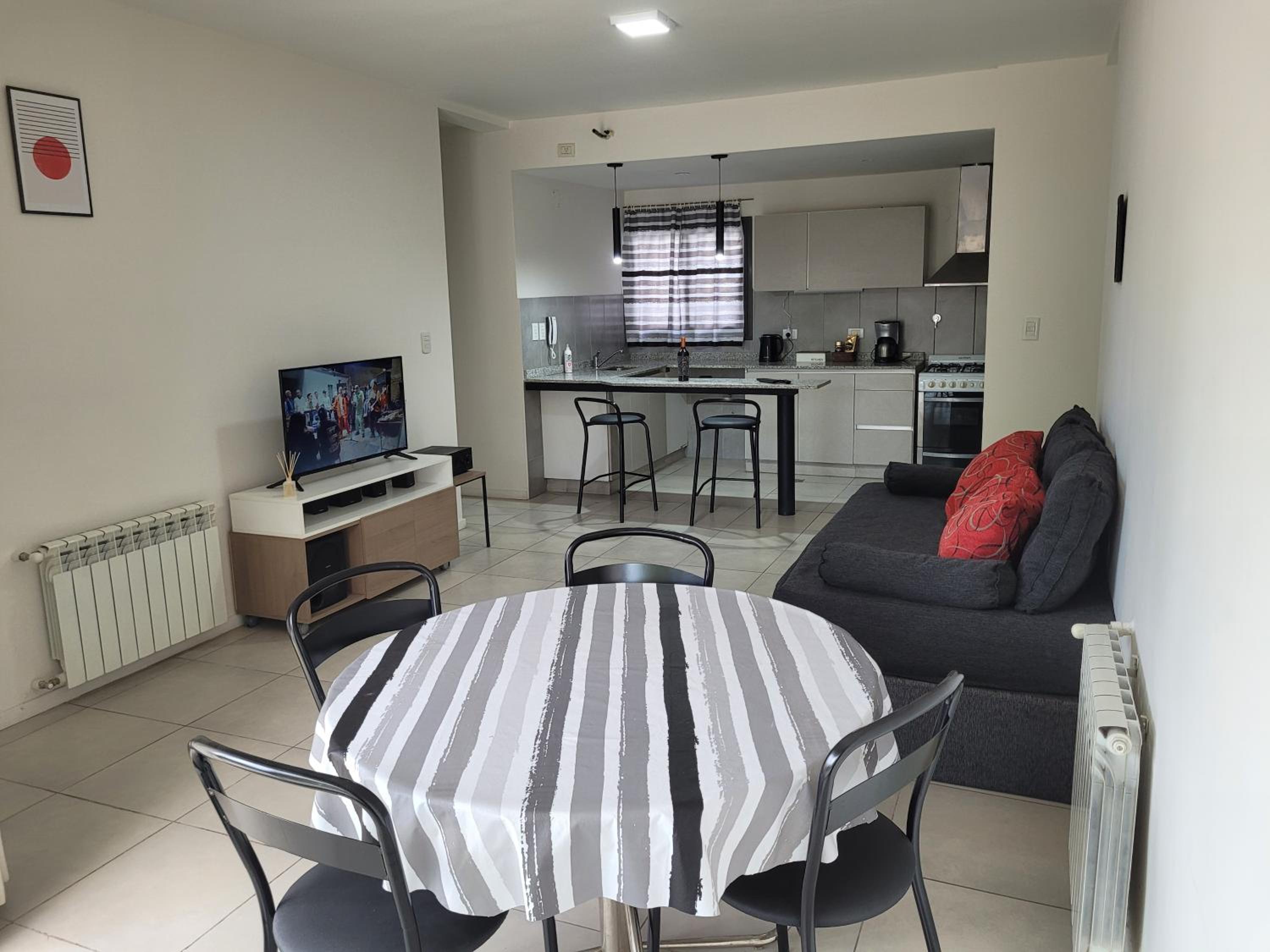 Departamento frente a centro comercial Palmares e Hiper mercado
