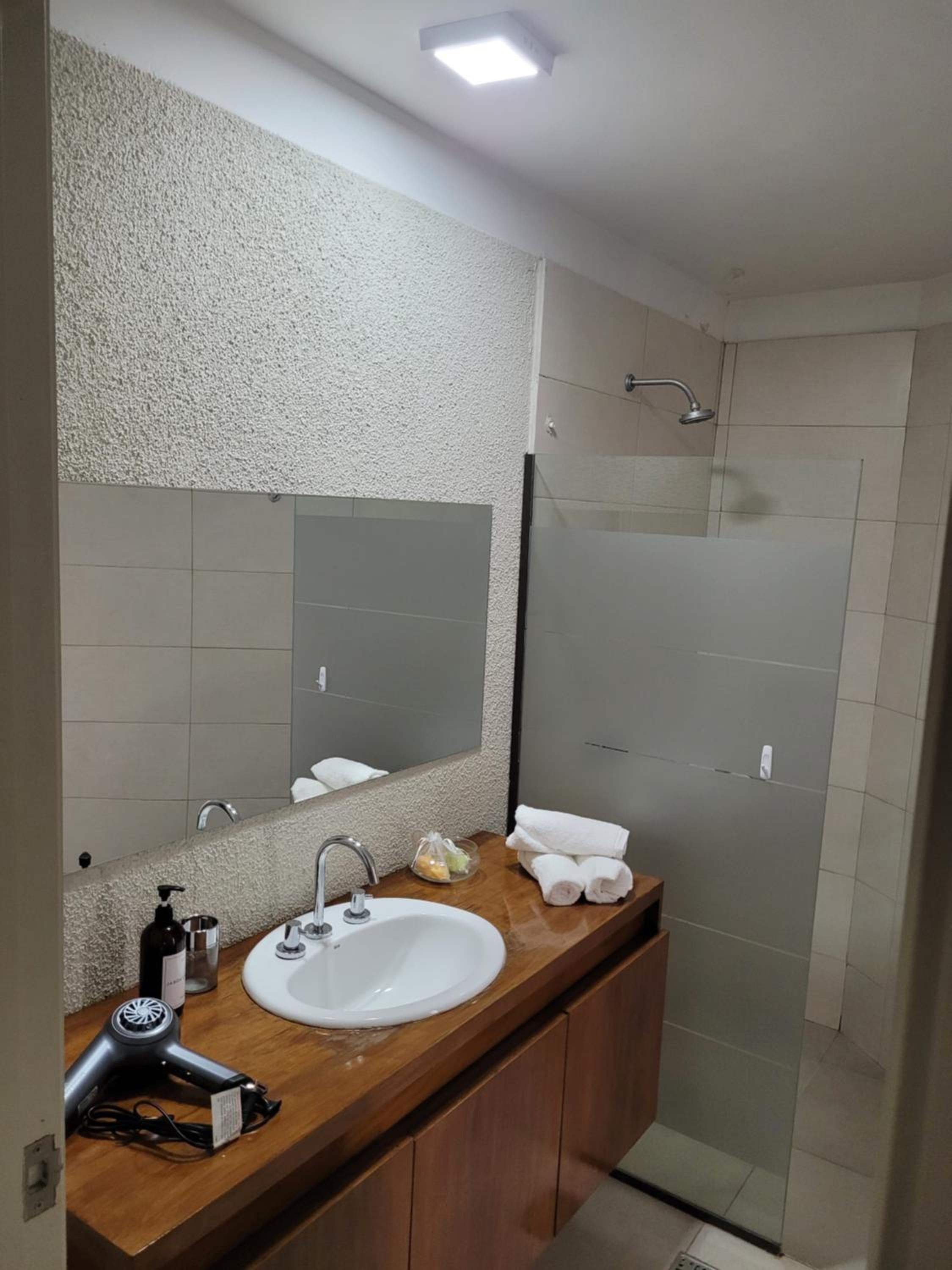 Departamento frente a centro comercial Palmares e Hiper mercado