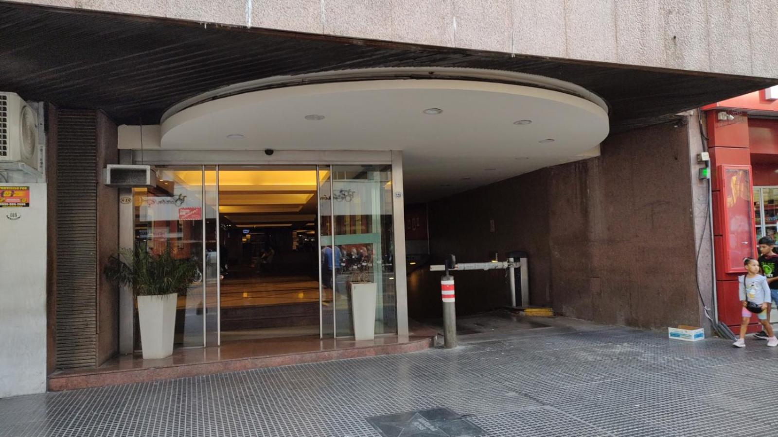 Depto. Corrientes 820, a metros del Obelisco