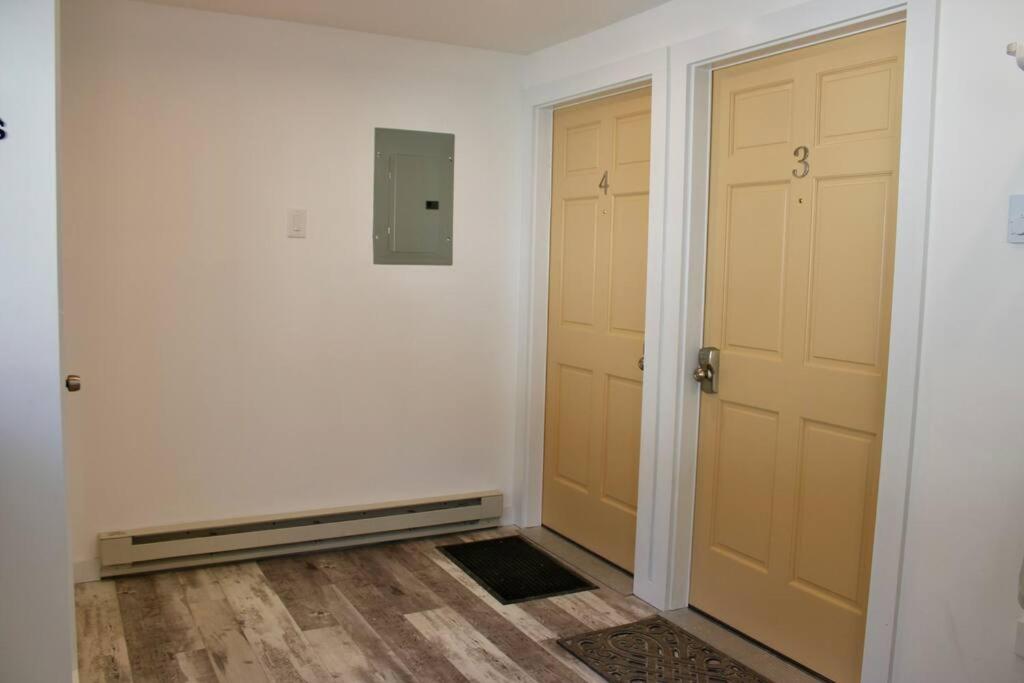 Condo 4 with AC Sauna and Hot tub Slopeside in the Winter view 3