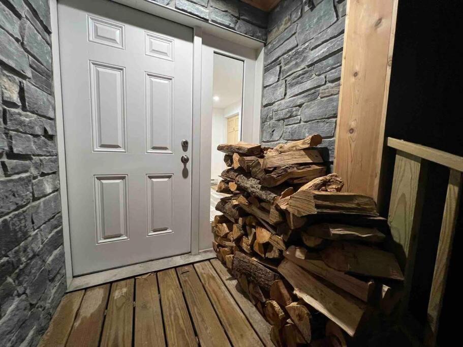 Condo #5 Slopeside One Bedroom with Sauna and Hot tub