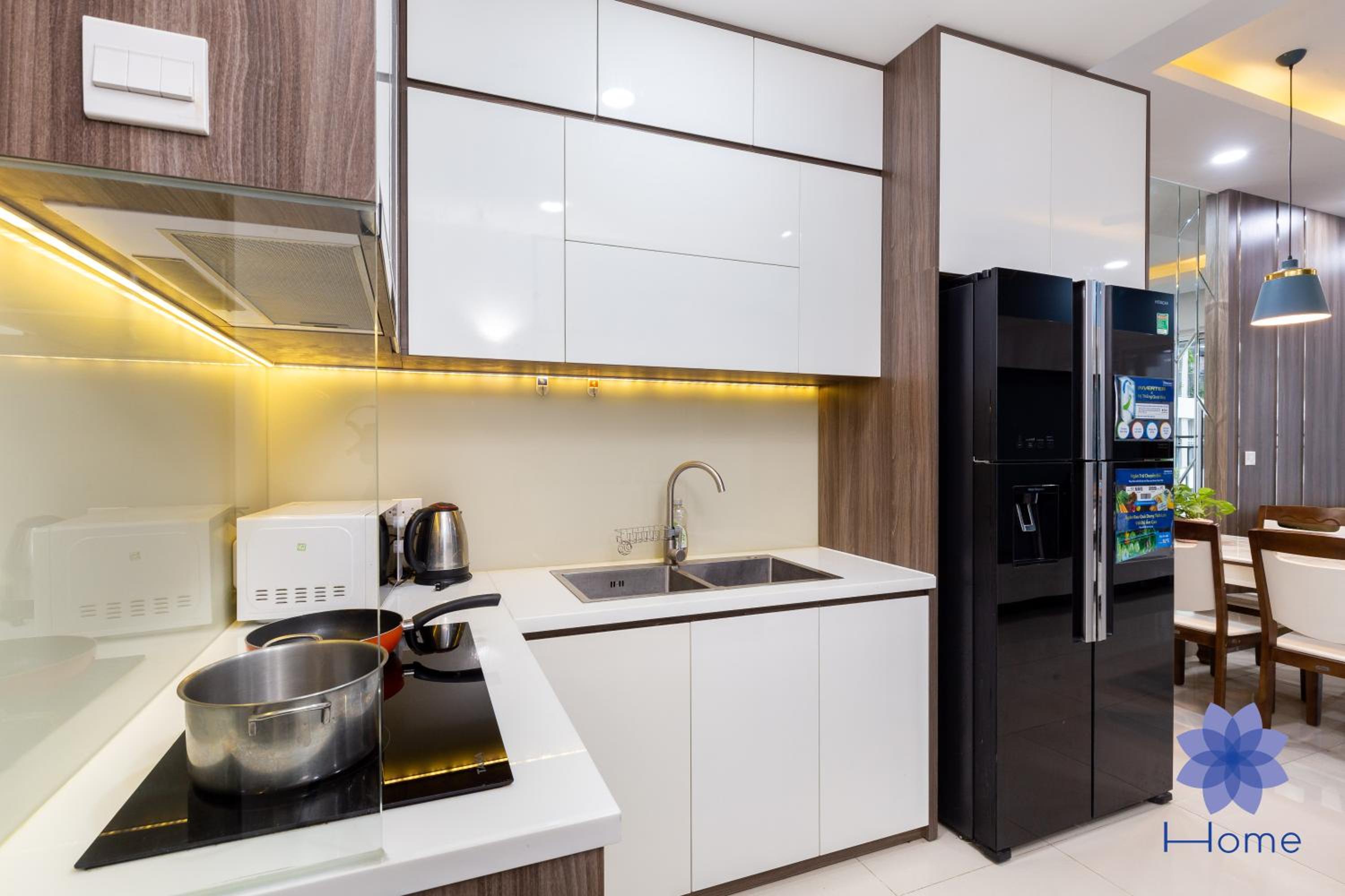 iHome Furnished Apartments with Free Gym & Pool, Airport Pick-Up Service