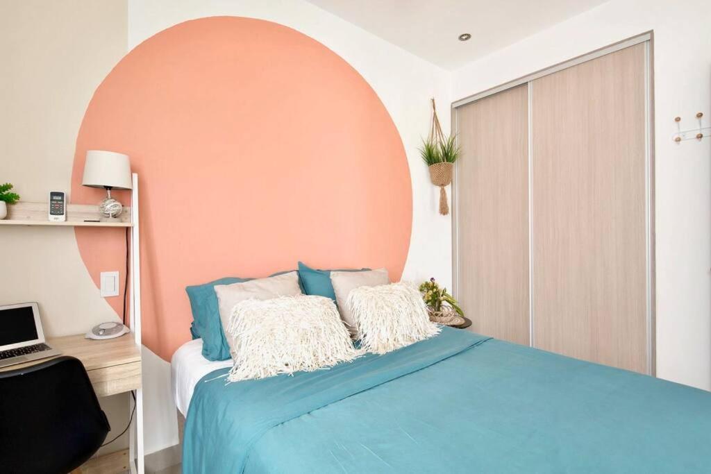 Bright & Airy new Condo, 5 min walk to Jaco Beach!