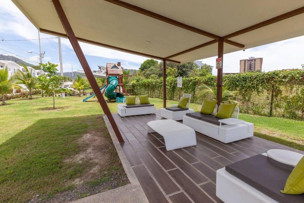 Bright & Airy new Condo, 5 min walk to Jaco Beach!
